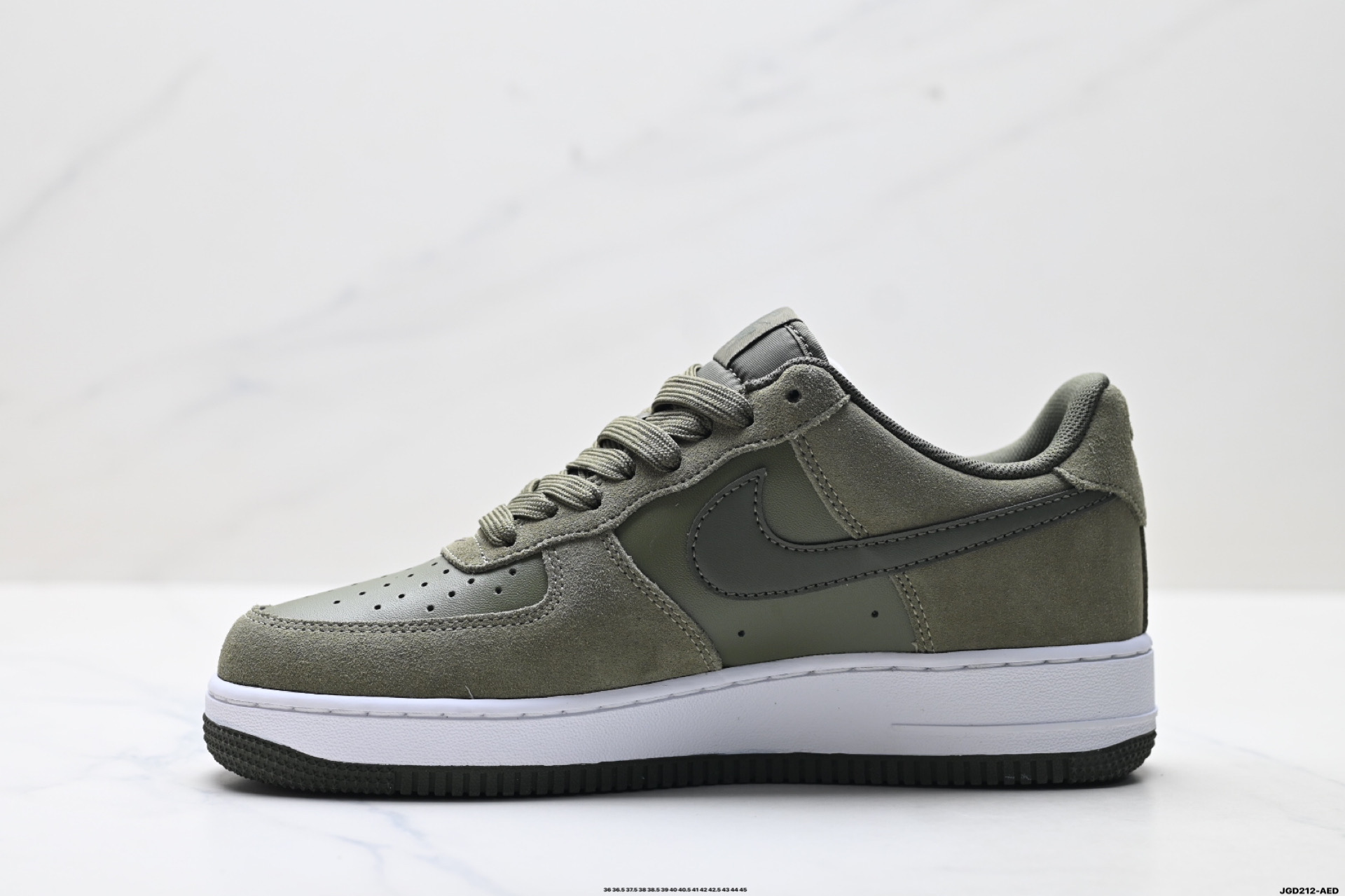 NIKE AIR FORCE 1‘07 IB6388-200
