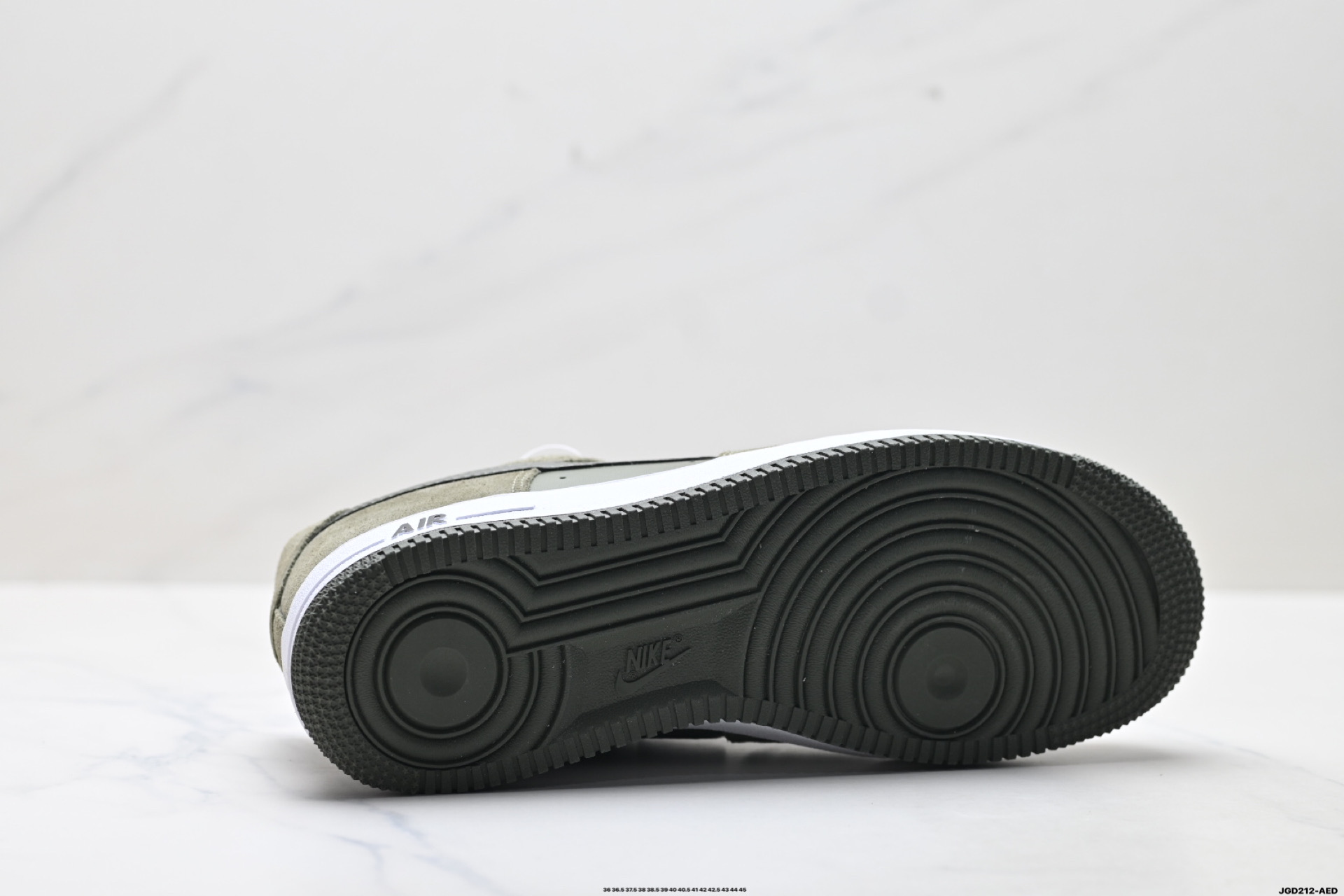 NIKE AIR FORCE 1‘07 IB6388-200