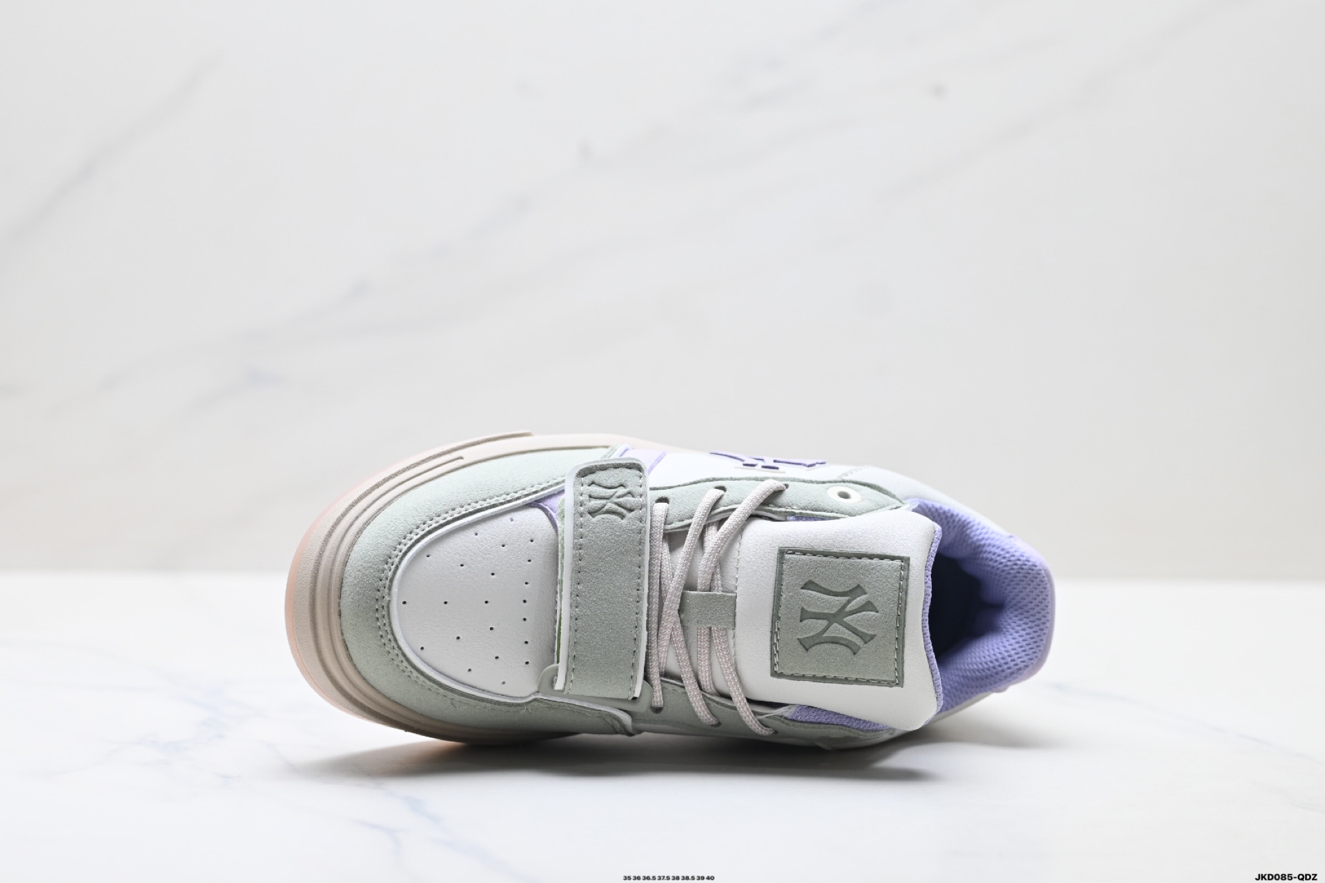 180 MLB 纽约洋基队 CHUNKY LINER EMBO MONOGRAM 印刻老花 时尚舒适 休闲运动 防滑耐磨增高 低帮 板鞋 3ASXMO8GN