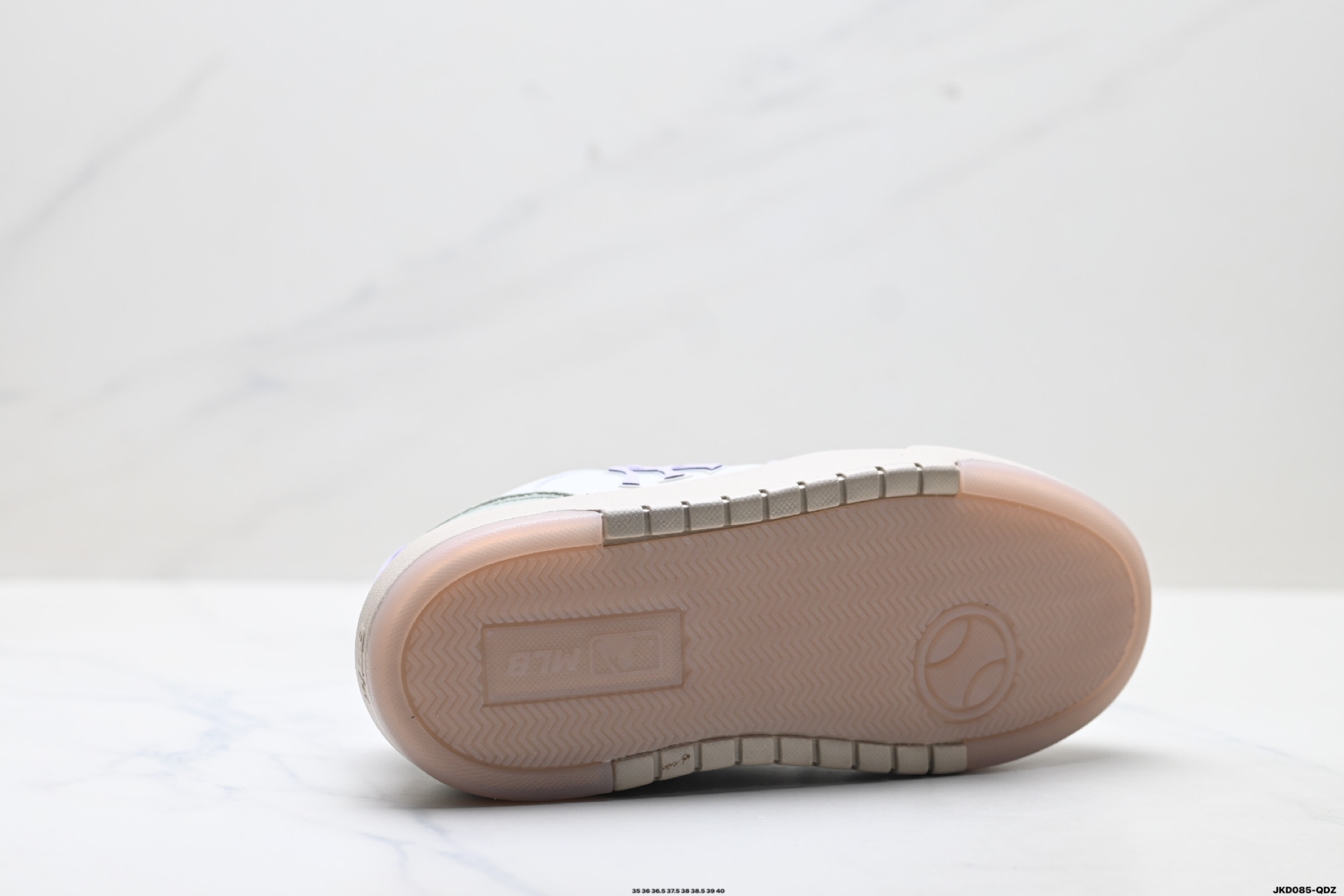 180 MLB 纽约洋基队 CHUNKY LINER EMBO MONOGRAM 印刻老花 时尚舒适 休闲运动 防滑耐磨增高 低帮 板鞋 3ASXMO8GN