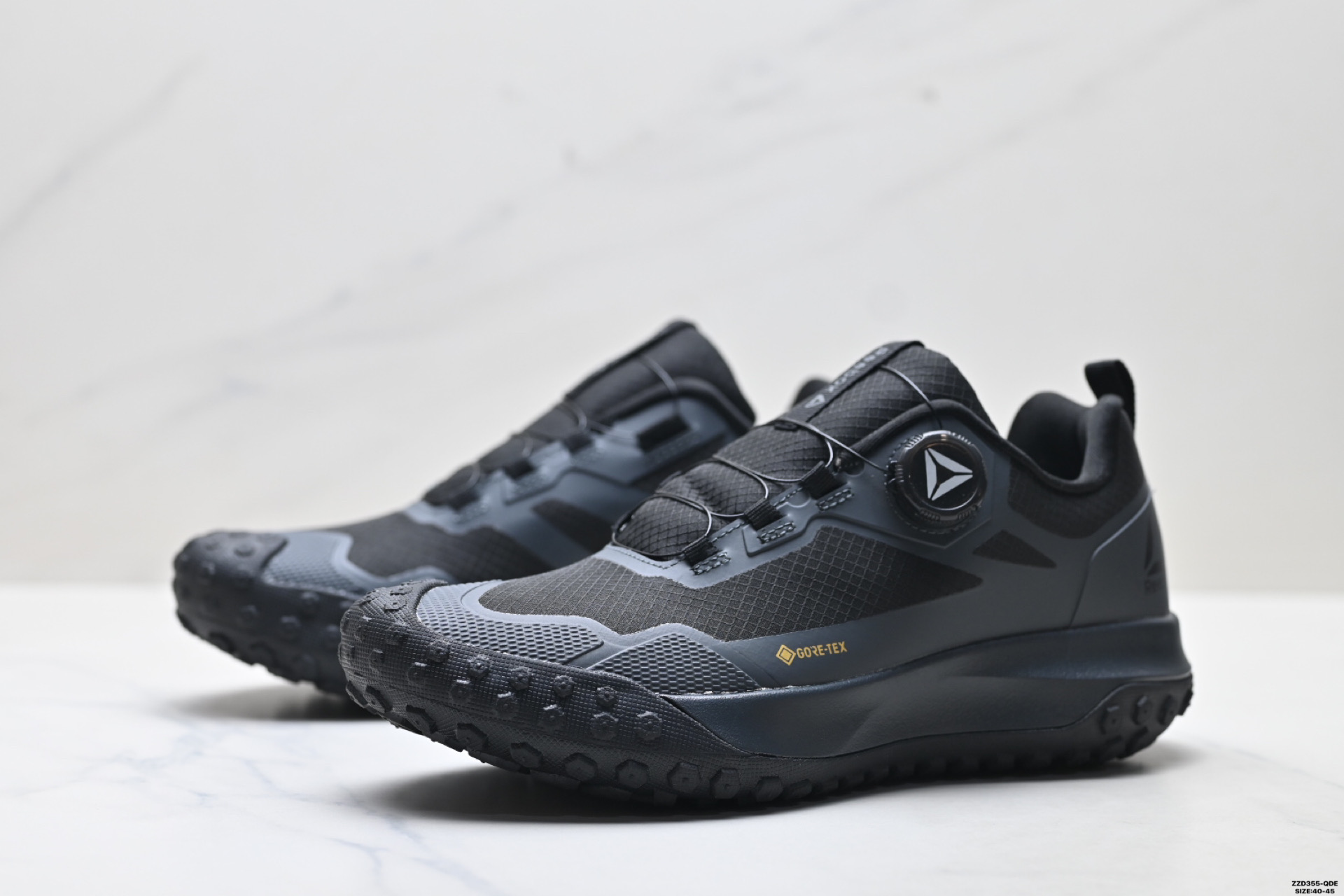 270 Reeook锐步WORKOUT PLUS RC 2.0旋钮扣男鞋运动鞋男士防滑减震徒步登山鞋防泼水快反鞋鞋面防水 FW6301