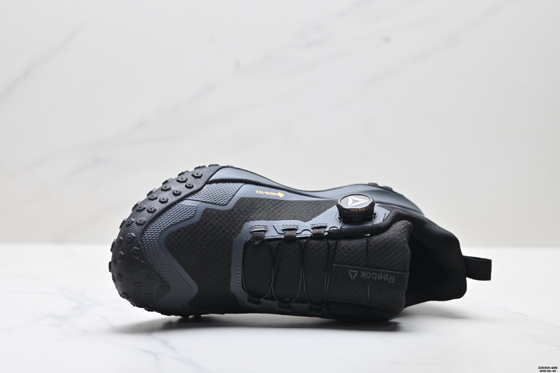 270 Reeook锐步WORKOUT PLUS RC 2.0旋钮扣男鞋运动鞋男士防滑减震徒步登山鞋防泼水快反鞋鞋面防水 FW6301