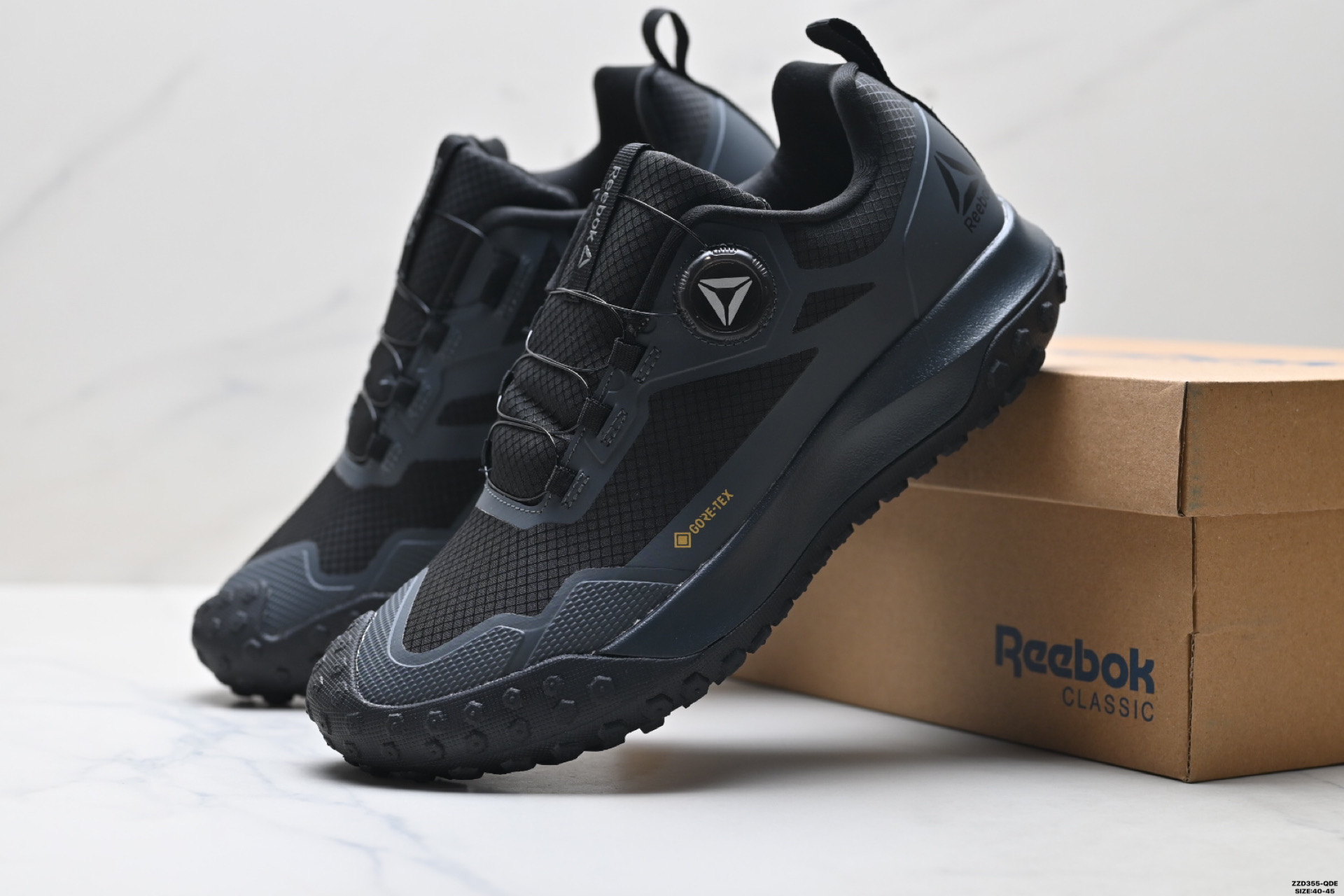 270 Reeook锐步WORKOUT PLUS RC 2.0旋钮扣男鞋运动鞋男士防滑减震徒步登山鞋防泼水快反鞋鞋面防水 FW6301