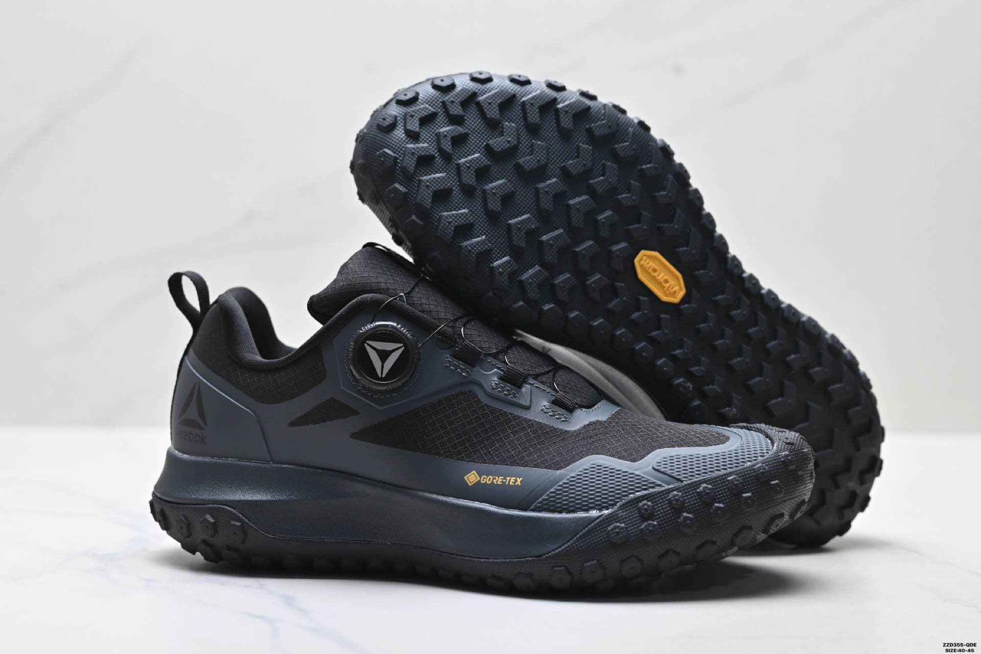 270 Reeook锐步WORKOUT PLUS RC 2.0旋钮扣男鞋运动鞋男士防滑减震徒步登山鞋防泼水快反鞋鞋面防水 FW6301