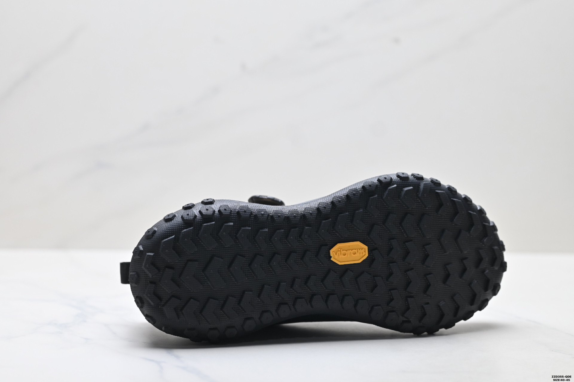 270 Reeook锐步WORKOUT PLUS RC 2.0旋钮扣男鞋运动鞋男士防滑减震徒步登山鞋防泼水快反鞋鞋面防水 FW6301