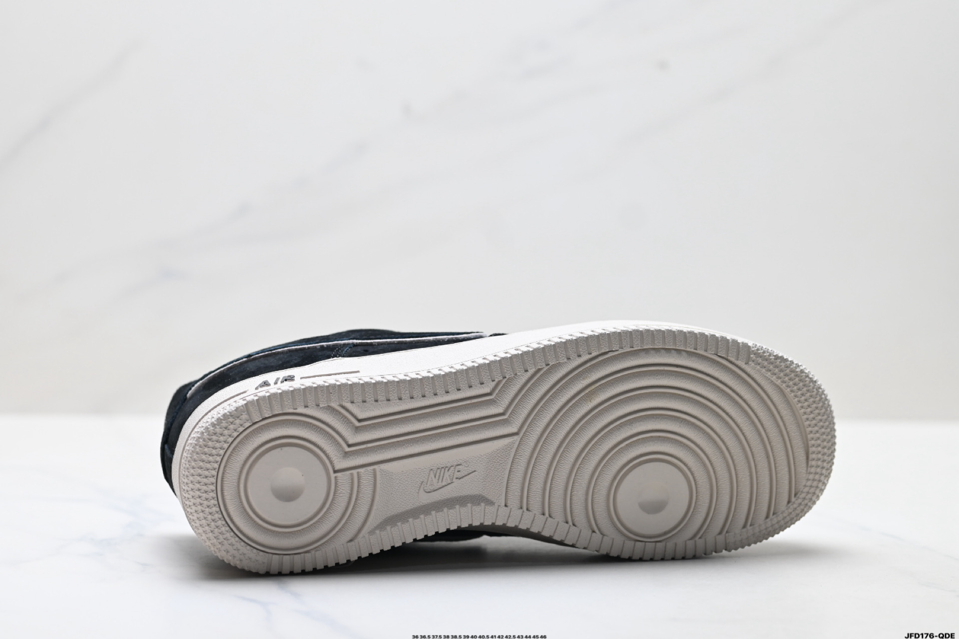 NIKE AIR FORCE 1‘07 LV8 DY9867-100