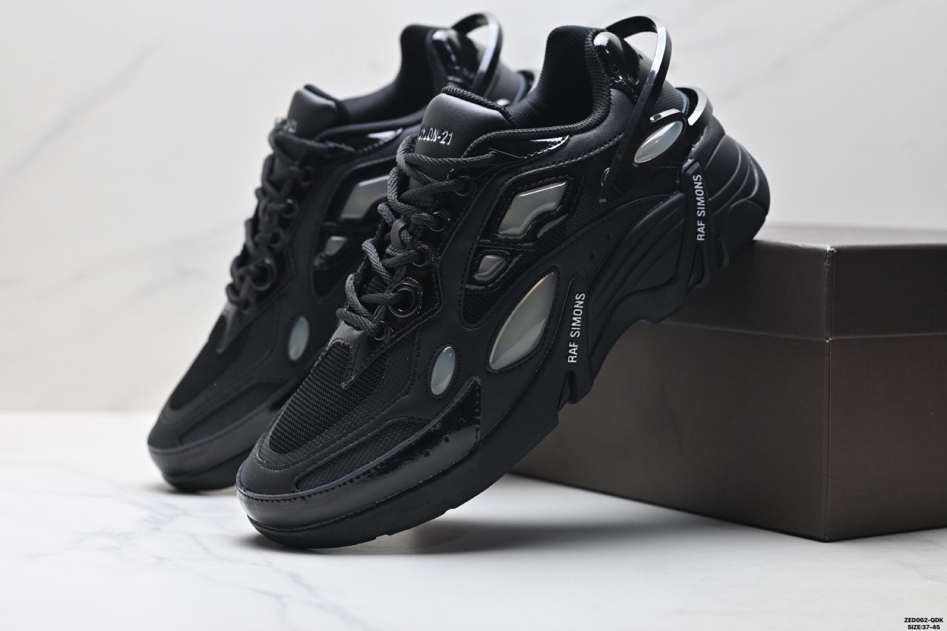 RAF SIMONS CYLON-21 潮流运动 织物皮革 圆头系带 低帮休闲鞋 HR740011L-0370