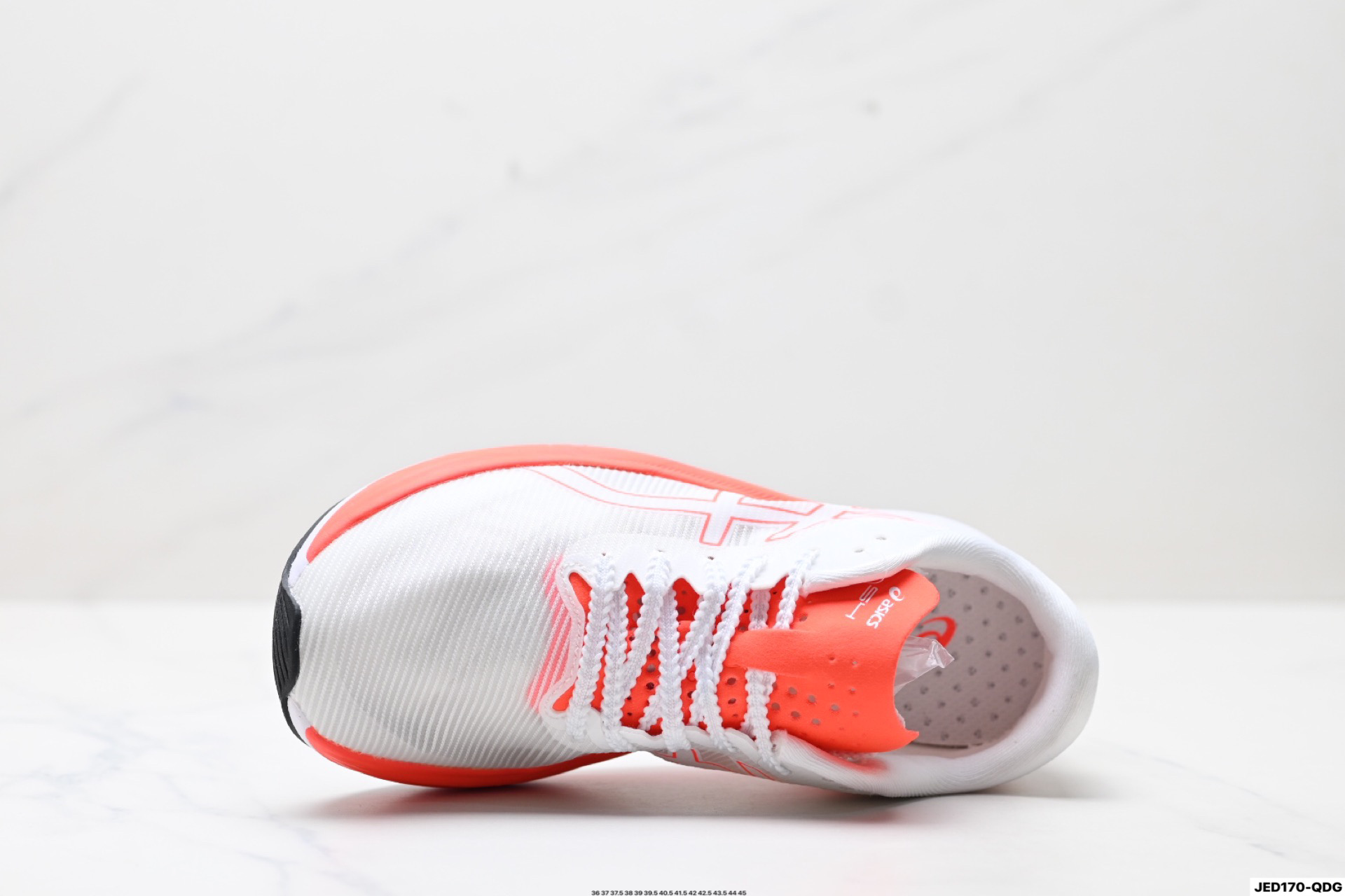 公司级✅Asics S4 亚瑟士全新跑鞋舒适减震透气 低帮跑步鞋 ASICS S4是一款日本国内限定的跑鞋,适 合全马4小时完赛跑者使用.鞋子采用碳板技术,具 有优越的推进力和稳定性,外底使用ASICS GRIP技 术,具有良好的抓地力.鞋面采用Mono紗加織材 质,具有良好的包裹感和透气性.鞋底耐磨性较 好,但鞋重较重. 货号:1013A129-600 ID:JED170-QDG