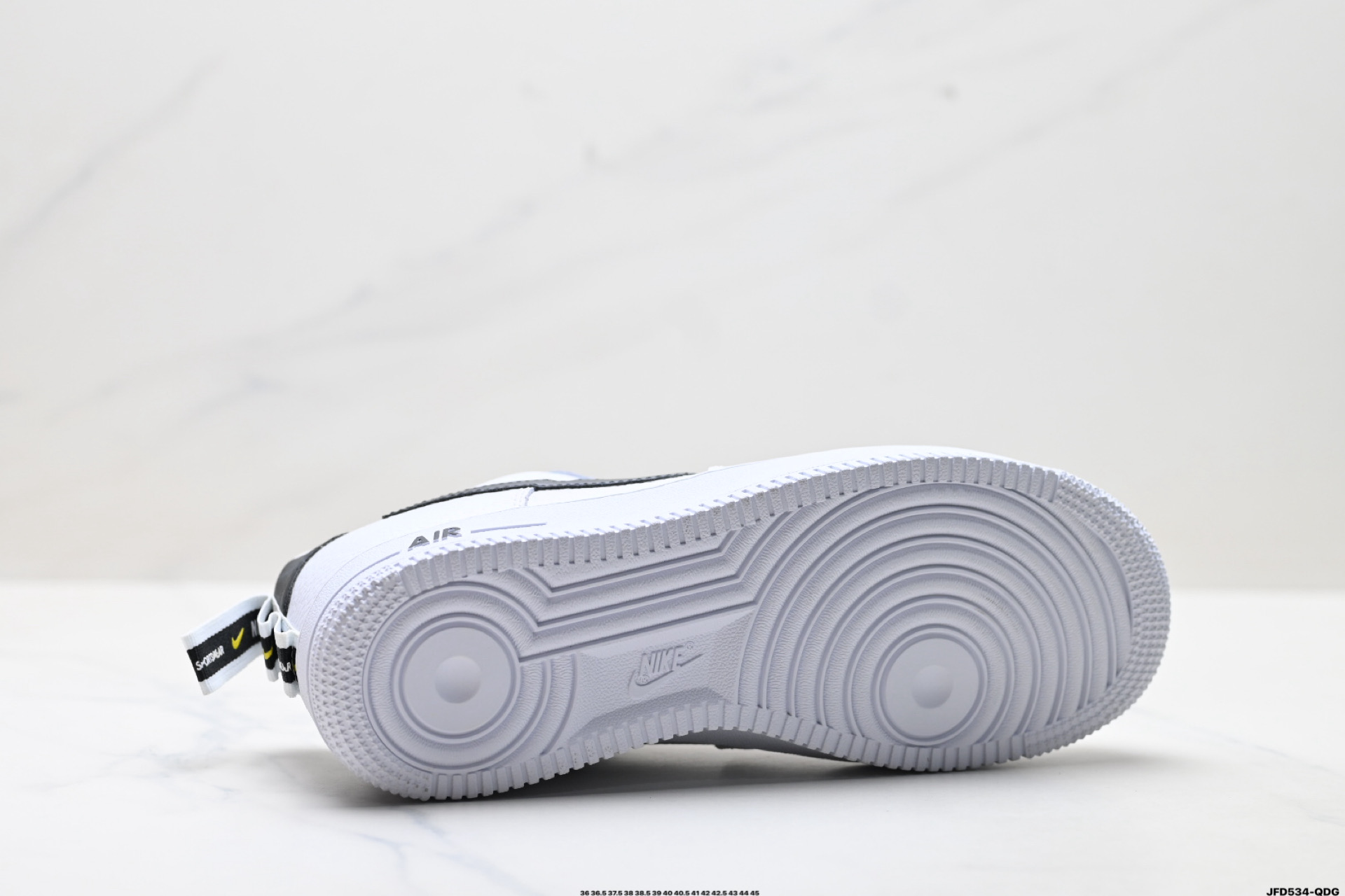 NIKE AIR FORCE 1‘07 AJ7747-100