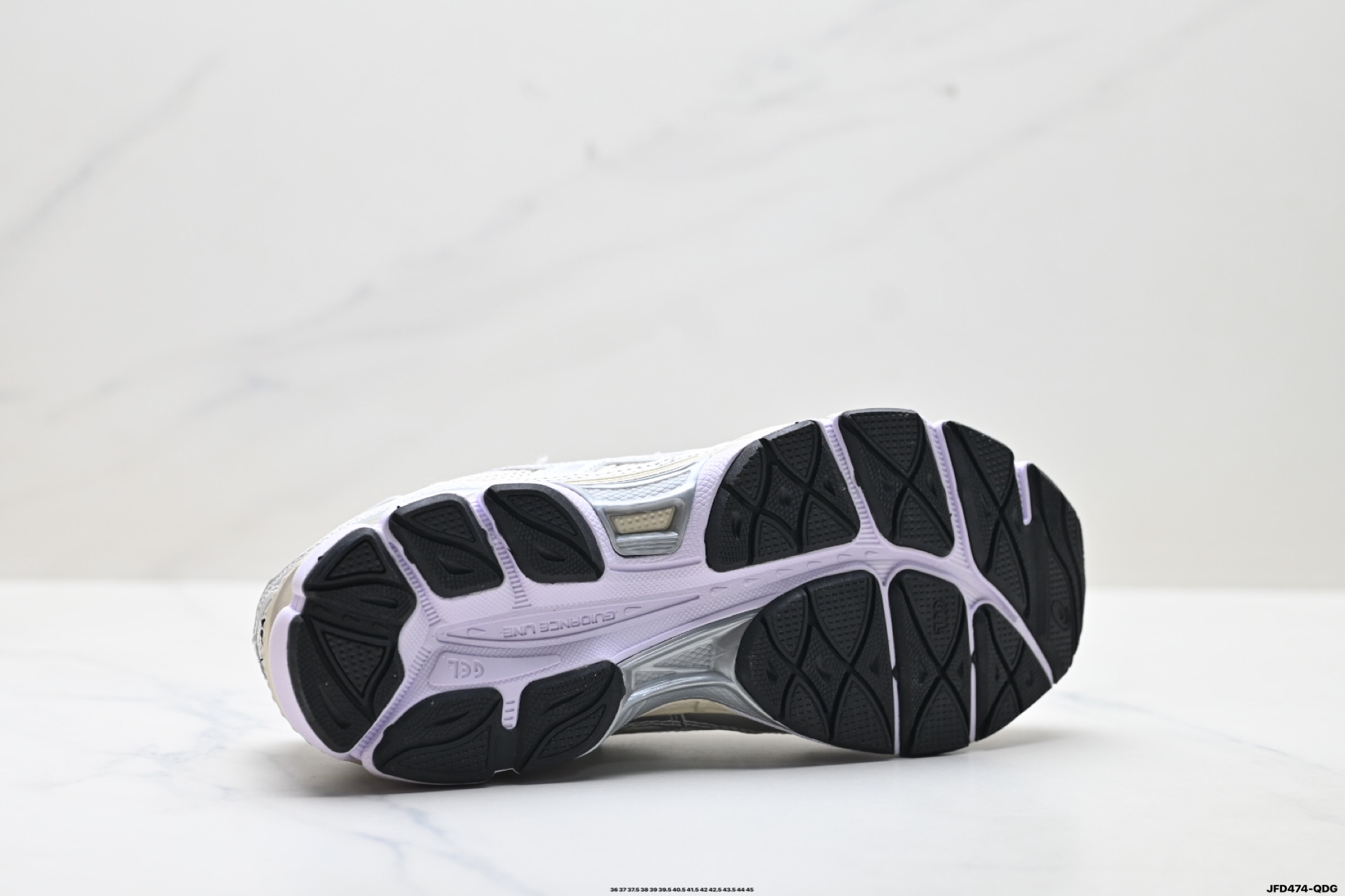 190 ASICS GEL-NYC 亚瑟士 透气网眼鞋面 配合部分合成革材质 采用全新AHAR+橡胶材质 更加耐磨 1203A805-101