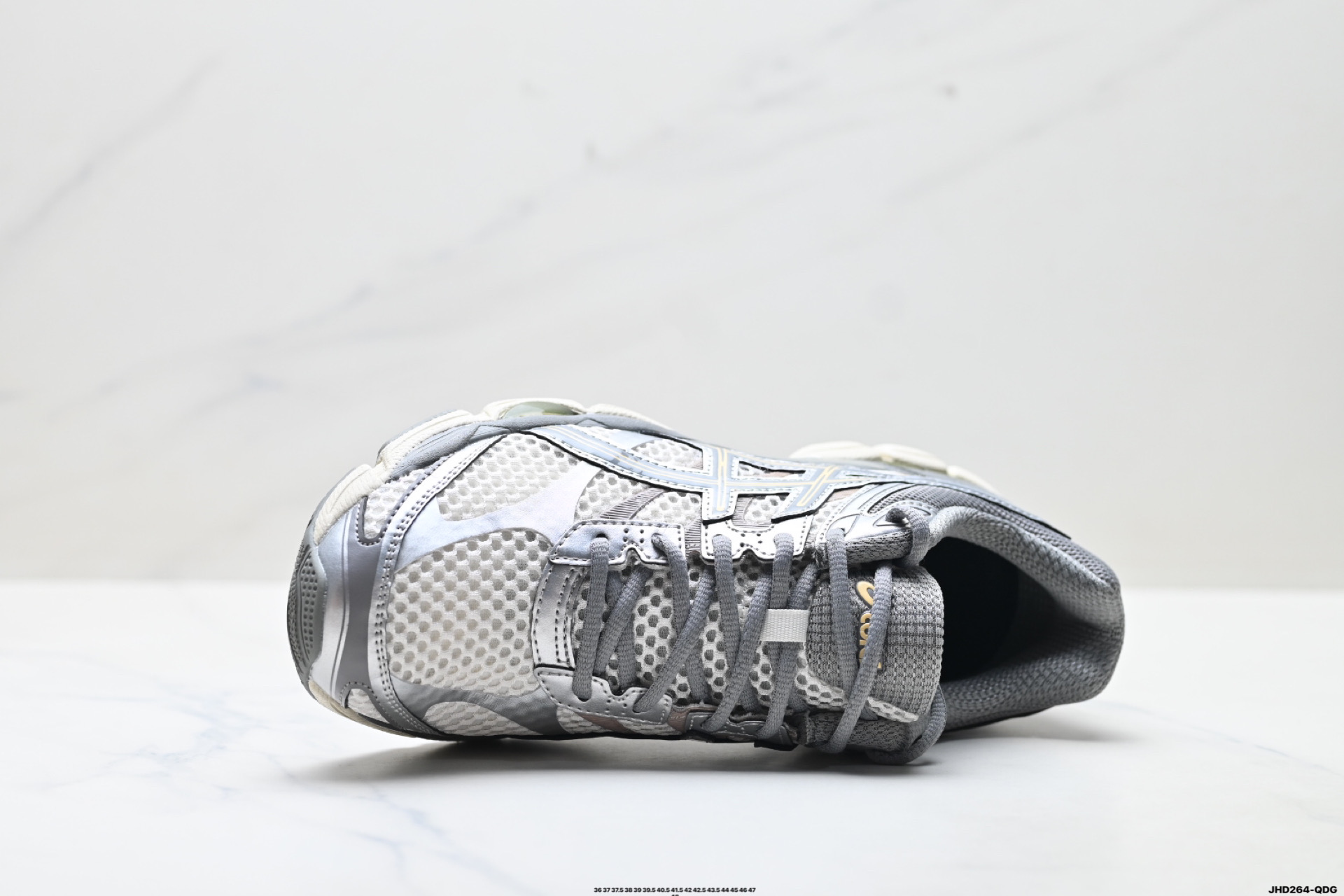 210 Asics Gel-Cumulus 16 亚瑟士 防滑耐磨 休闲运动鞋 1203A733-101