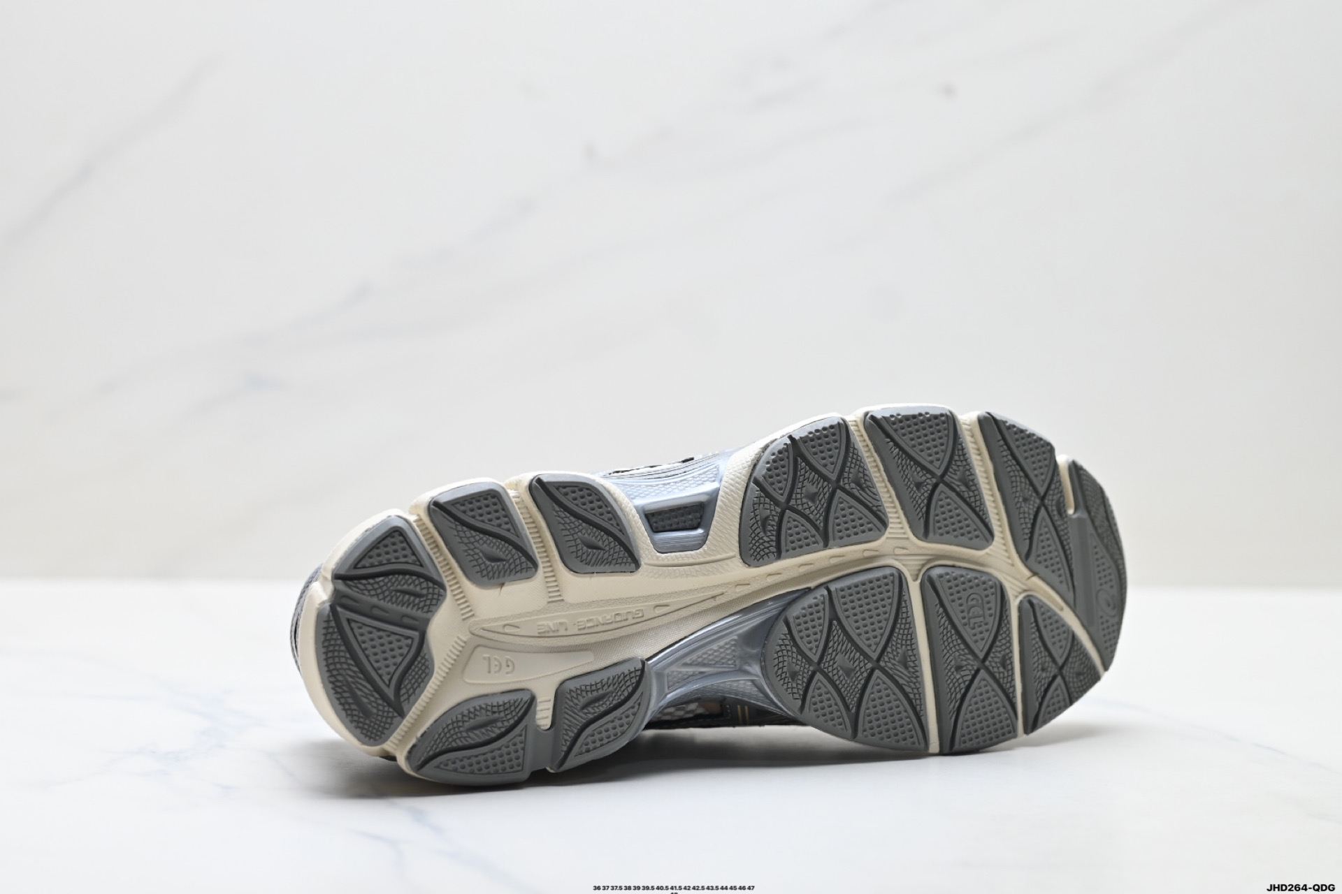 210 Asics Gel-Cumulus 16 亚瑟士 防滑耐磨 休闲运动鞋 1203A733-101