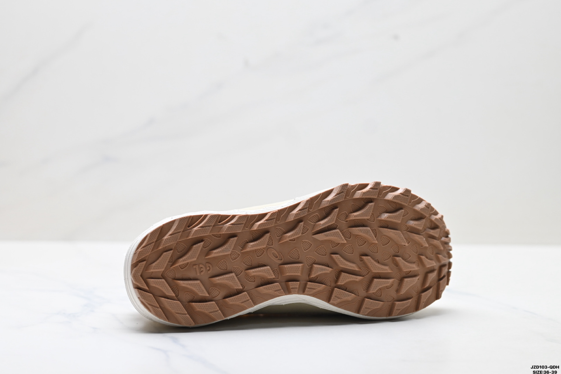 Asics Gel-Sonoma WT 亚瑟士 泰迪毛毛拖 时尚复古 一脚蹬减震 保暖休闲鞋 1203B036-100