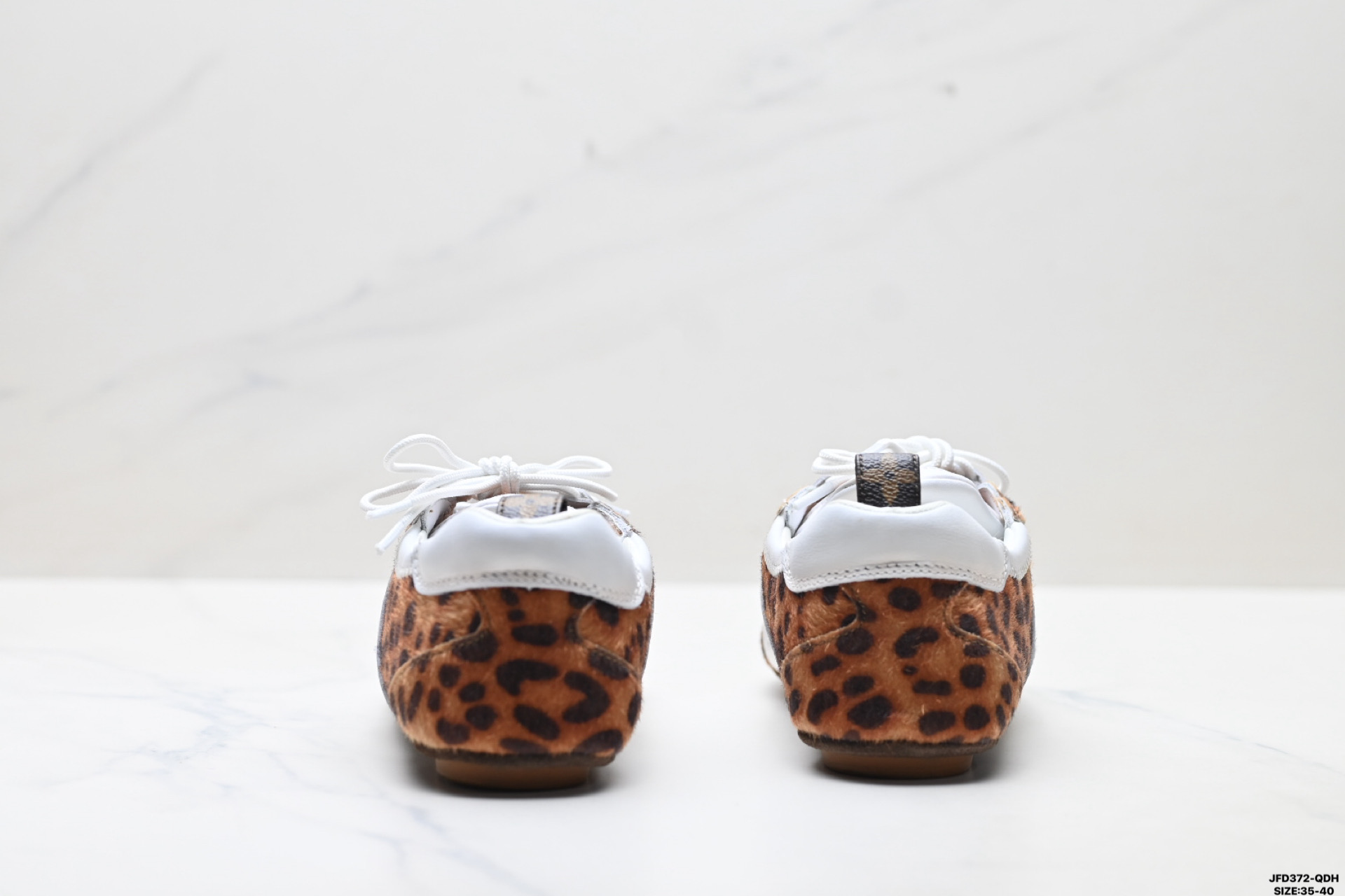 Louis Vuitton Sneakerina 路易威登 牛皮革绒面革 豹纹 圆头系带 芭蕾风德训 低帮休闲薄底鞋 1AICSP