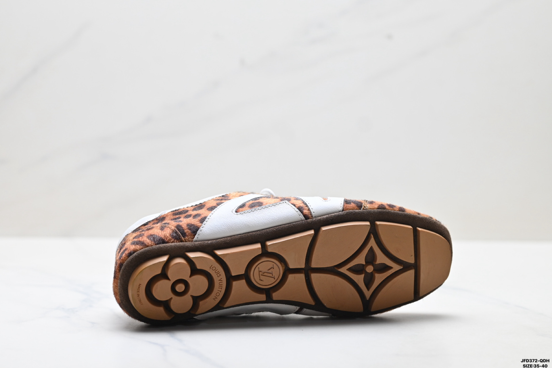 Louis Vuitton Sneakerina 路易威登 牛皮革绒面革 豹纹 圆头系带 芭蕾风德训 低帮休闲薄底鞋 1AICSP