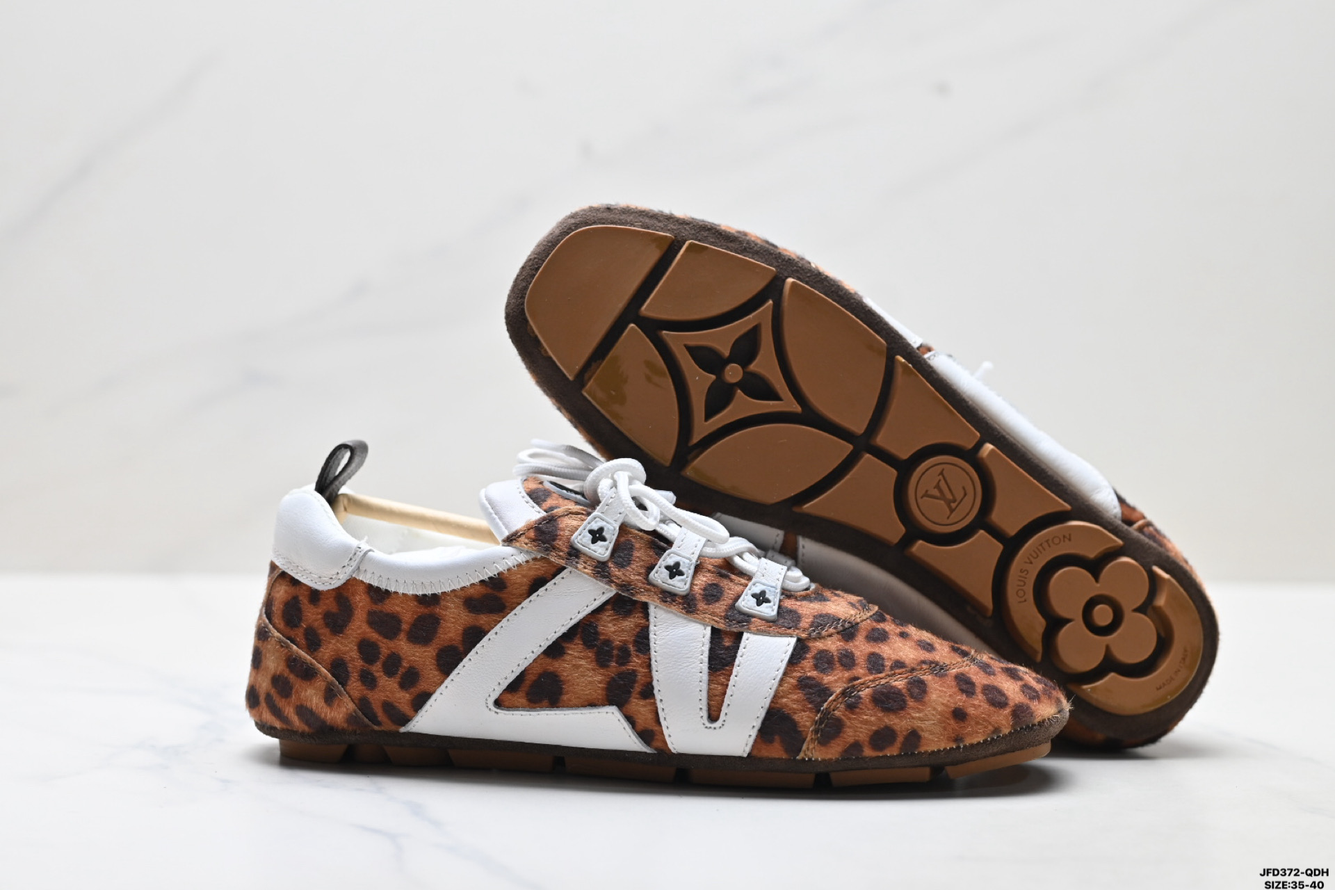 Louis Vuitton Sneakerina 路易威登 牛皮革绒面革 豹纹 圆头系带 芭蕾风德训 低帮休闲薄底鞋 1AICSP