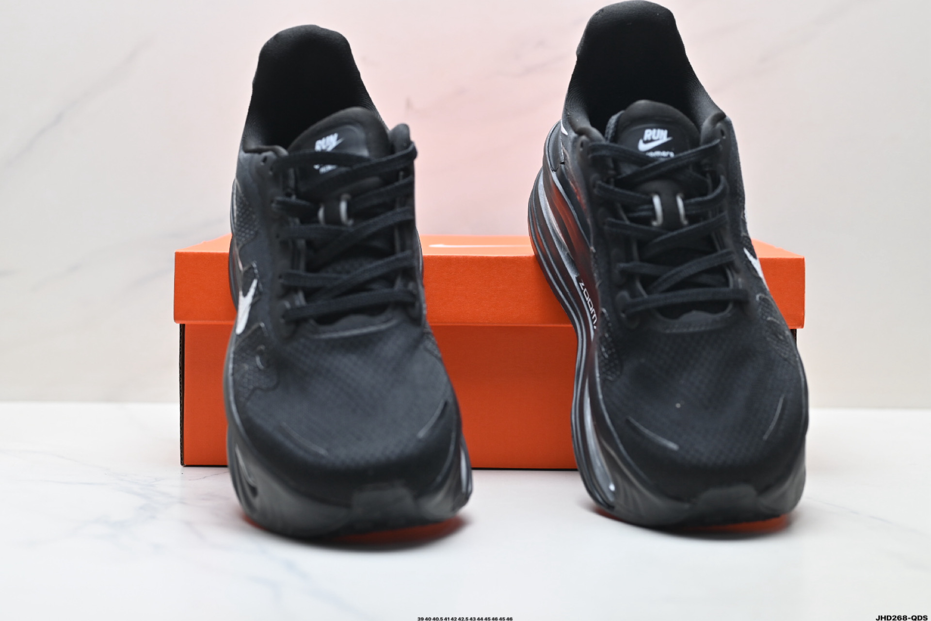 Nike VOMERO PREMIUM 耐克 舒适减震防滑 低帮跑步鞋 HQ2050-558