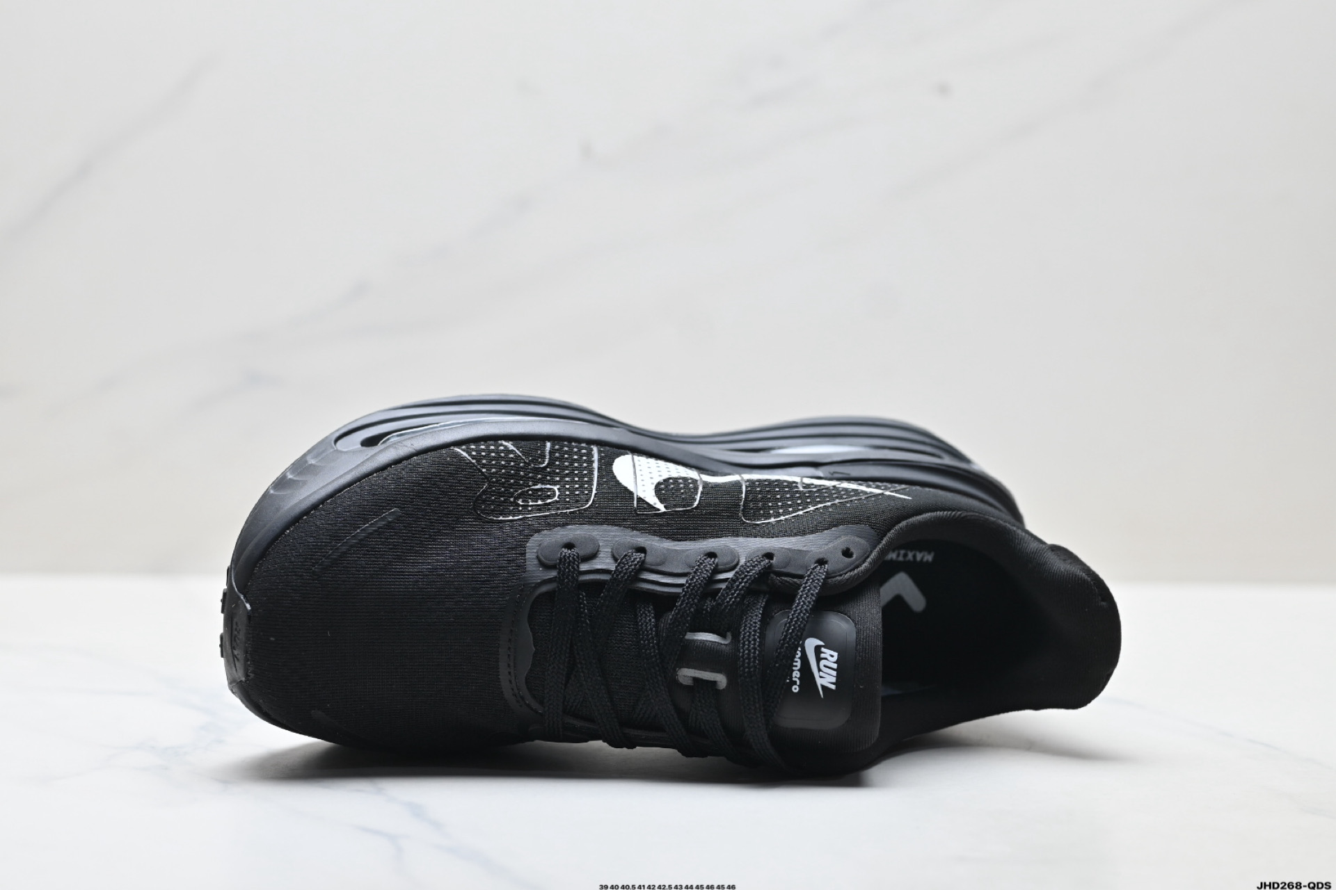 Nike VOMERO PREMIUM 耐克 舒适减震防滑 低帮跑步鞋 HQ2050-558