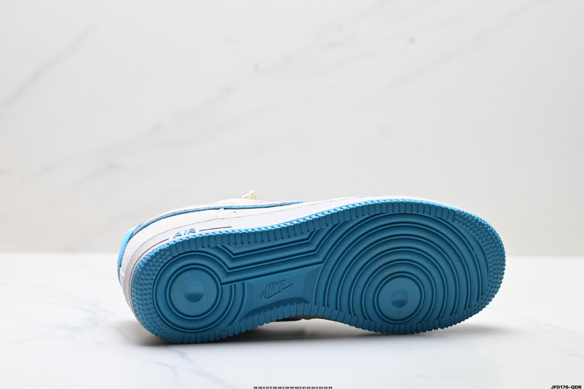 NIKE AIR FORCE 1‘07 LV8 DY9867-109