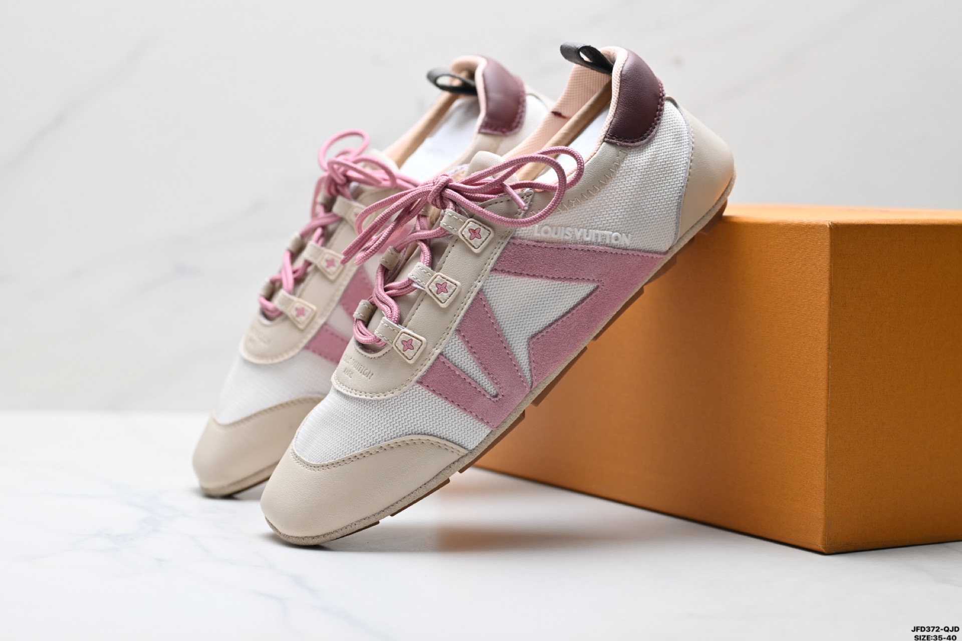 190 Louis Vuitton Sneakerina 路易威登 牛皮革绒面革 豹纹 圆头系带 芭蕾风德训 低帮休闲薄底鞋 1AICSP