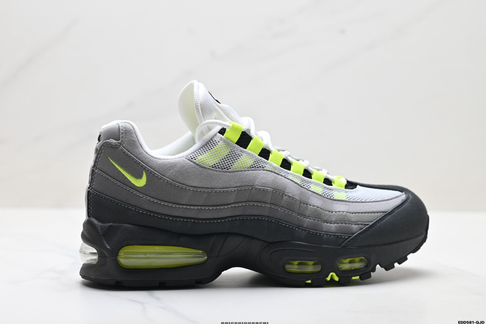 Nike Air Max 95 OG: נעלי ריצה רטרו עם ריפוד אוויר לנוחות מירבית