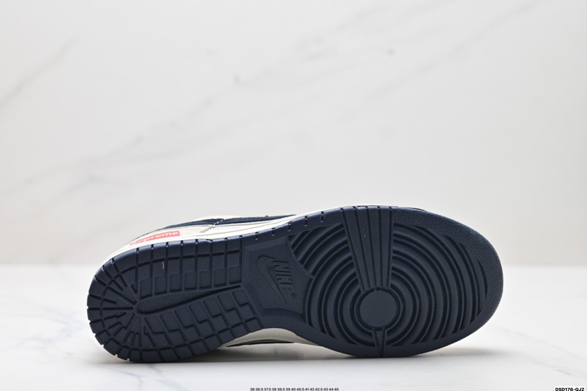 特价‼️💰120
公司级✅Nike Dunk Low Retro &lsquo;DIY高端定制&rsquo;耐克 低帮休闲运动板鞋
原装头层材料 用料绝不含糊 独家版型蒸餾加工帶來的是更好的视觉和脚感体验 清洁度 电绣工艺 皮料切割干净无任何毛边 细节完美
货号:MM1089-031
尺码:36 36.5 37.5 38 38.5 39 40 40.5 41 42 42.5 43 44 45
ID:DSD178-QJZ