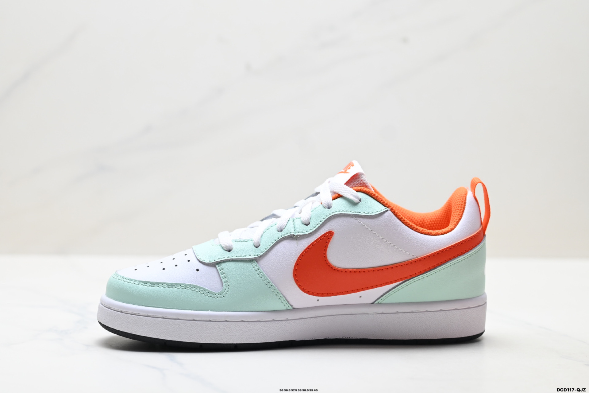 💰100
真标✅耐克 NIKE COURT BOROUGH 低帮百搭透气休闲运动板鞋，经典耐用的设计，兼顾舒适脚感和出众风范，演绎匠心之作。结构性的支撑贴合感结合复古篮球设计，塑就场外全明星风范。
货号:FN3687-181
尺码:36 36.5 37.5 38 38.5 39 40
ID:DGD117-QJZ