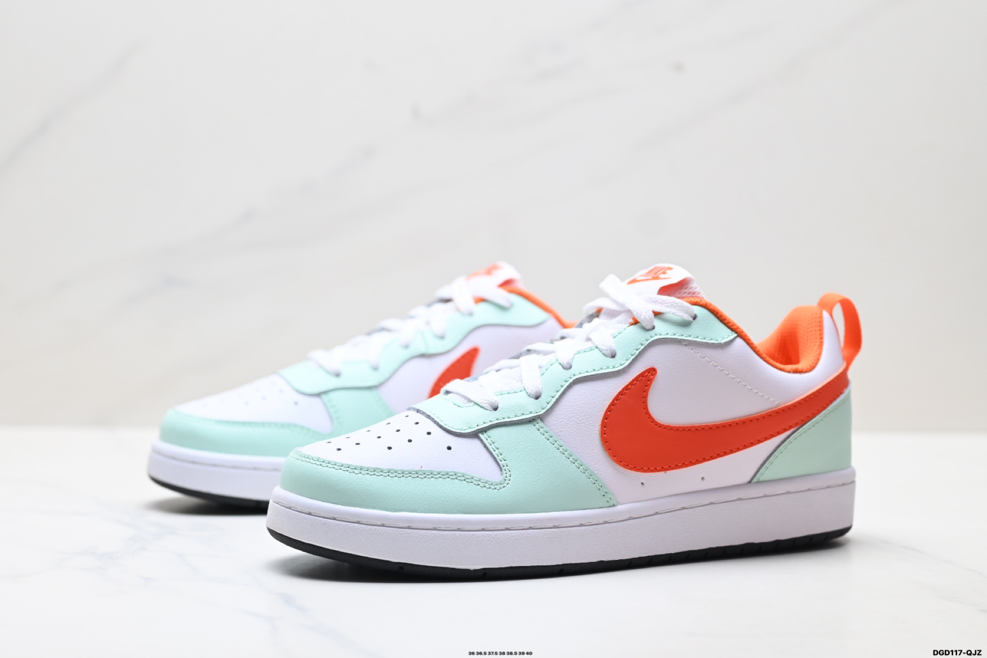 💰100
真标✅耐克 NIKE COURT BOROUGH 低帮百搭透气休闲运动板鞋，经典耐用的设计，兼顾舒适脚感和出众风范，演绎匠心之作。结构性的支撑贴合感结合复古篮球设计，塑就场外全明星风范。
货号:FN3687-181
尺码:36 36.5 37.5 38 38.5 39 40
ID:DGD117-QJZ