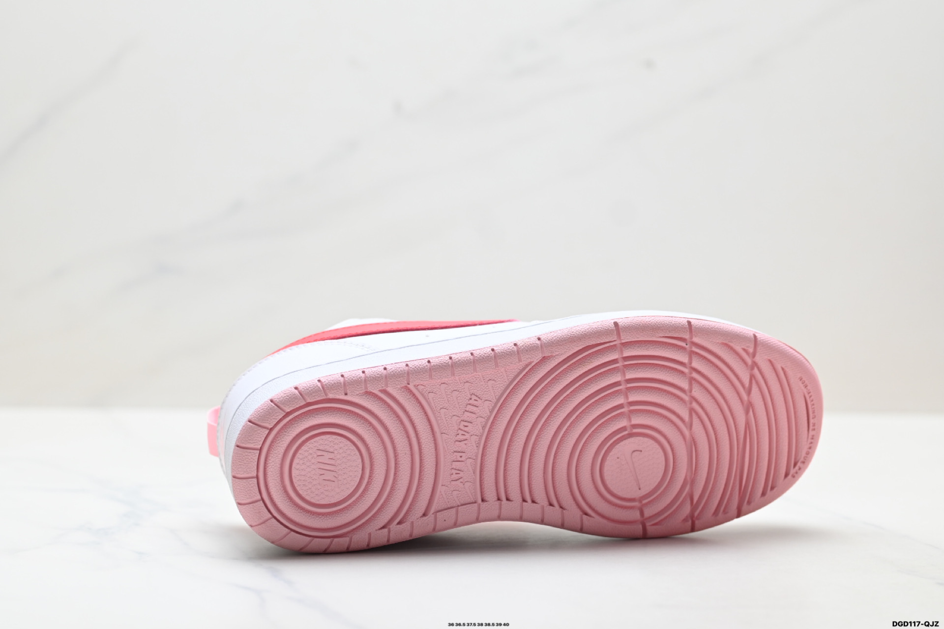 💰100
真标✅耐克 NIKE COURT BOROUGH 低帮百搭透气休闲运动板鞋，经典耐用的设计，兼顾舒适脚感和出众风范，演绎匠心之作。结构性的支撑贴合感结合复古篮球设计，塑就场外全明星风范。
货号:FN3687-181
尺码:36 36.5 37.5 38 38.5 39 40
ID:DGD117-QJZ