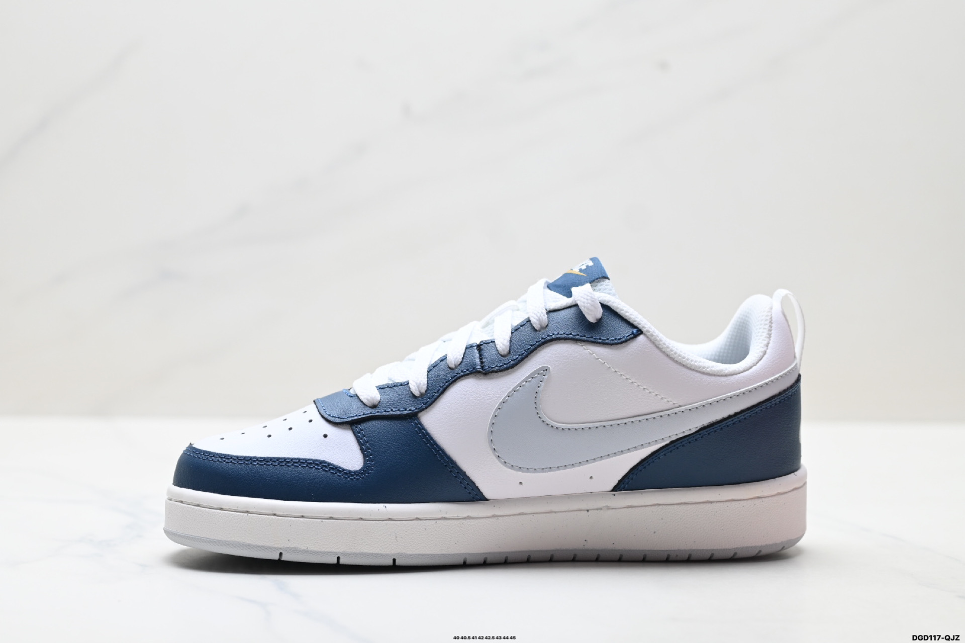 💰100
真标✅耐克 NIKE COURT BOROUGH 低帮百搭透气休闲运动板鞋，经典耐用的设计，兼顾舒适脚感和出众风范，演绎匠心之作。结构性的支撑贴合感结合复古篮球设计，塑就场外全明星风范。
货号:BQ5448-119
尺码:40 40.5 41 42 42.5 43 44 45
ID:DGD117-QJZ