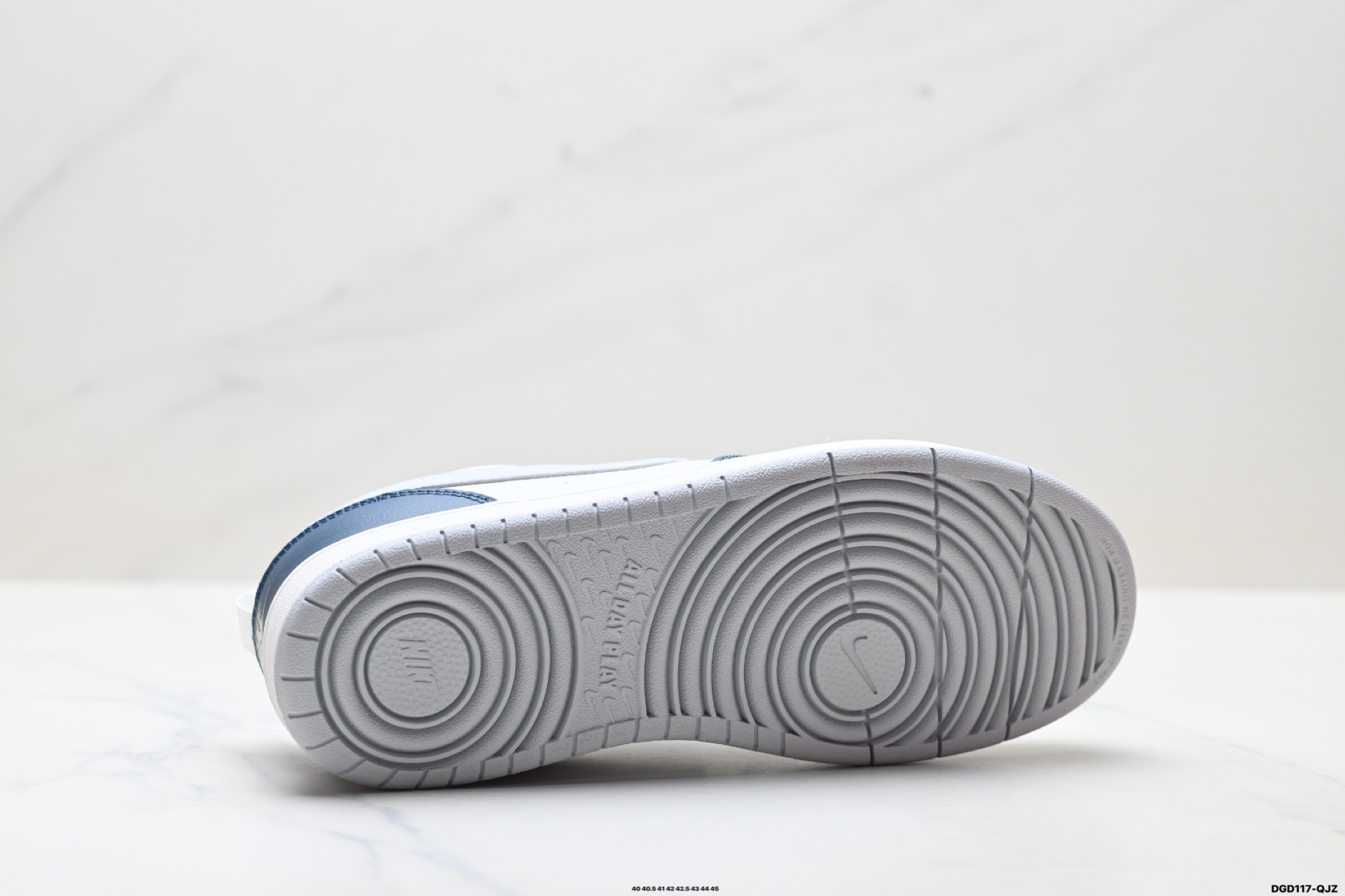 💰100
真标✅耐克 NIKE COURT BOROUGH 低帮百搭透气休闲运动板鞋，经典耐用的设计，兼顾舒适脚感和出众风范，演绎匠心之作。结构性的支撑贴合感结合复古篮球设计，塑就场外全明星风范。
货号:BQ5448-119
尺码:40 40.5 41 42 42.5 43 44 45
ID:DGD117-QJZ