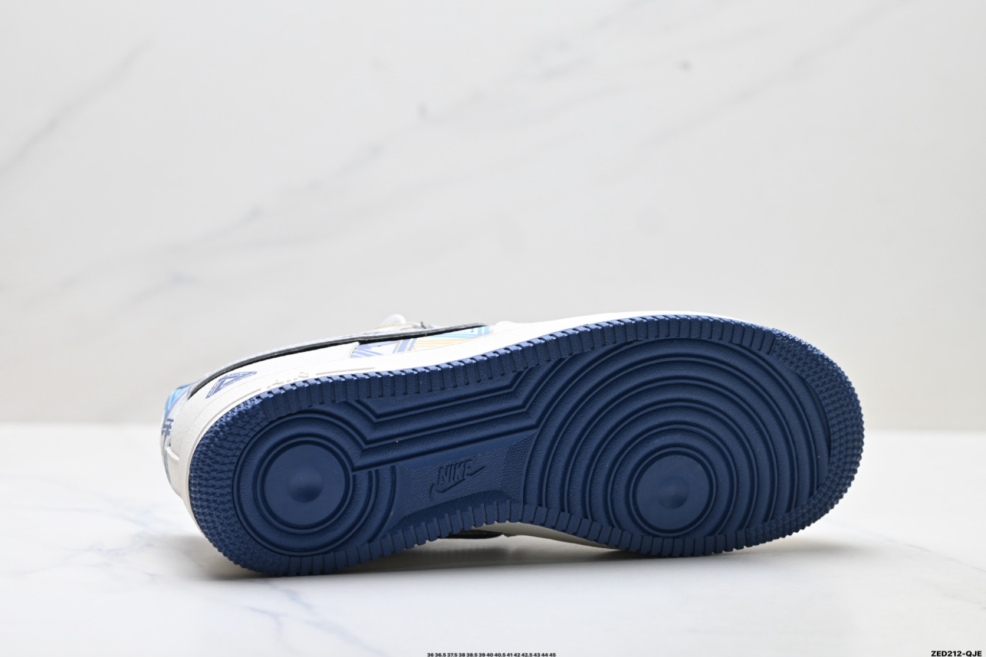 280 NIKE AIR FORCE 1‘07 LV8 XL1979-122