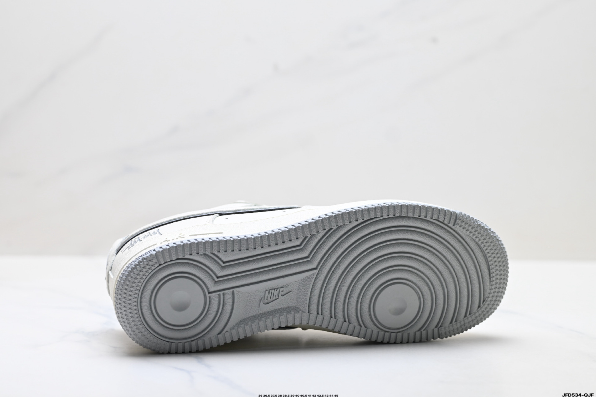 190 NIKE AIR FORCE 1‘07 UN1815-802