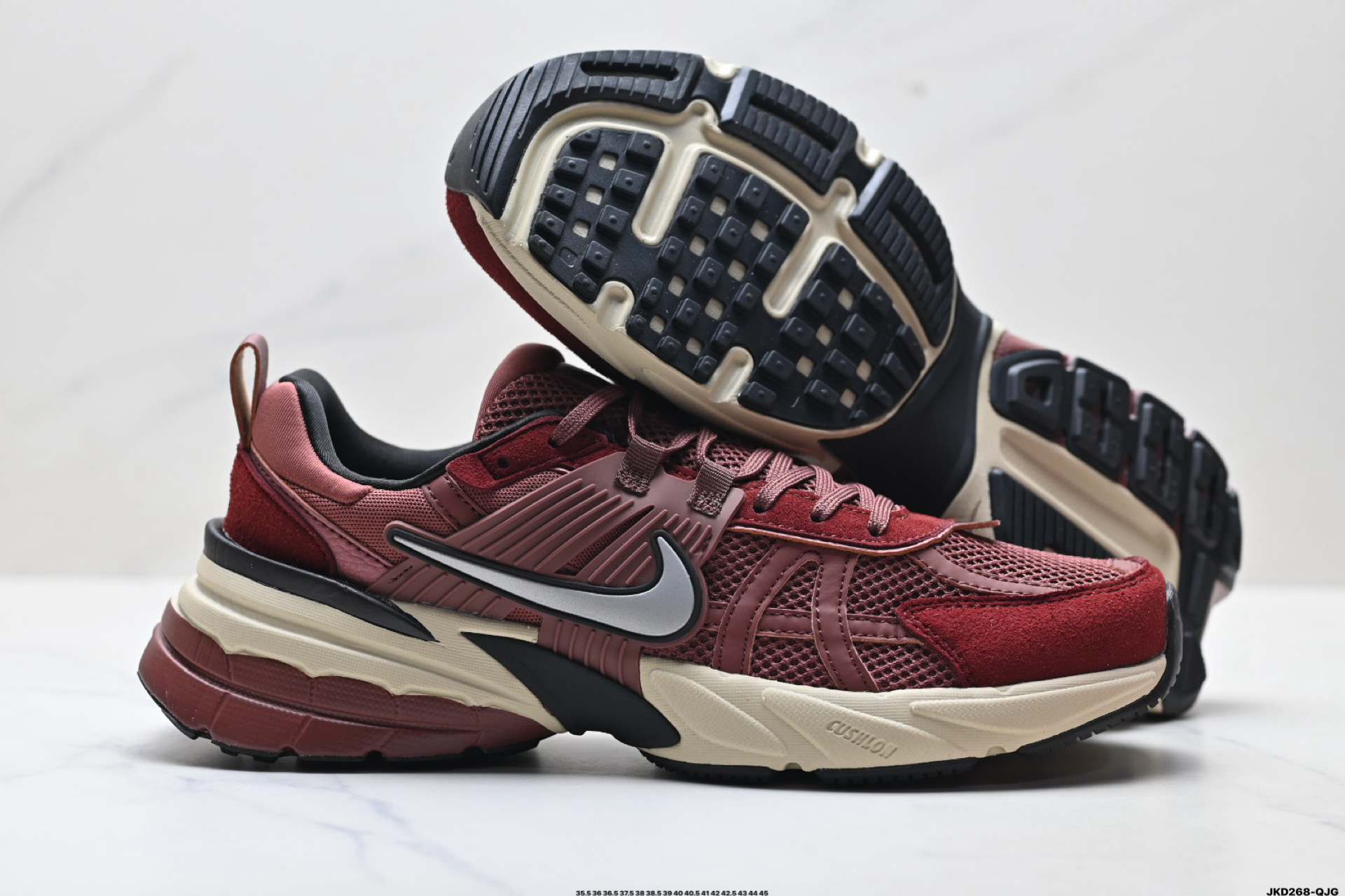 180 NIKE V2K RUN 复古风潮 耐克 网面透气运动鞋 灰银 FN6703-201