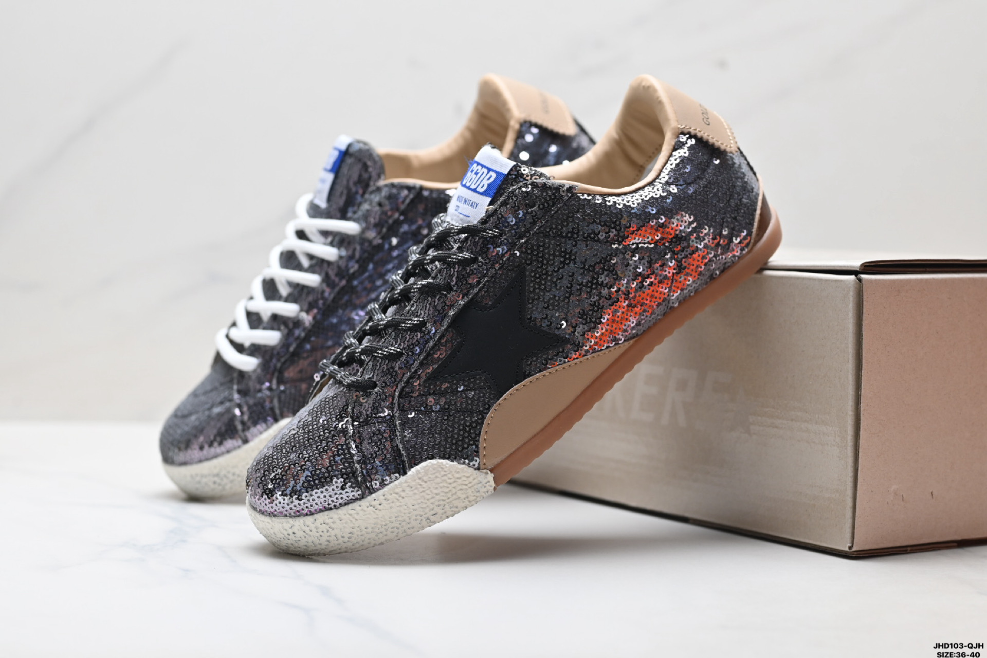 210 Golden Goose True Star 牛皮涤纶 尼龙 亮片搭配 星星 薄底低帮休闲鞋 GMF00922-Chinese UA Cheap High Quatity Brand Clothes Bags handbags Sneakers wholesale wholesaler seller from China Factory suppliers Fashion Clothing Shoes best Quality Beautiful Price 210 Golden Goose True Star 牛皮涤纶 尼龙 亮片搭配 星星 薄底低帮休闲鞋 GMF00922