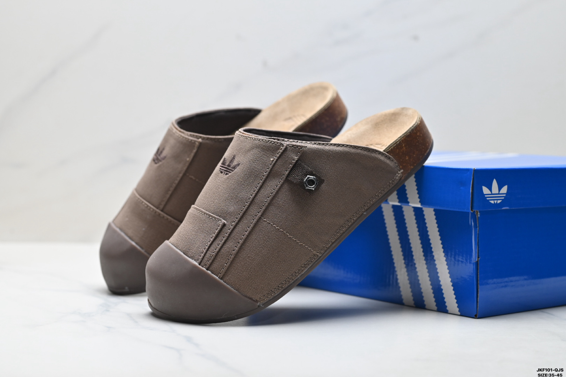 💰185
公司级✅Adidas Originals Adimule 阿迪达斯 百搭舒适 橡胶底 防磨包头拖鞋
采用柔软牛皮绒面 皮毛一体鞋面材质
中底鞋床搭载波状外形缓震软木橡胶
货号:JP9229
尺码:35-45
ID:JKF101-QJS