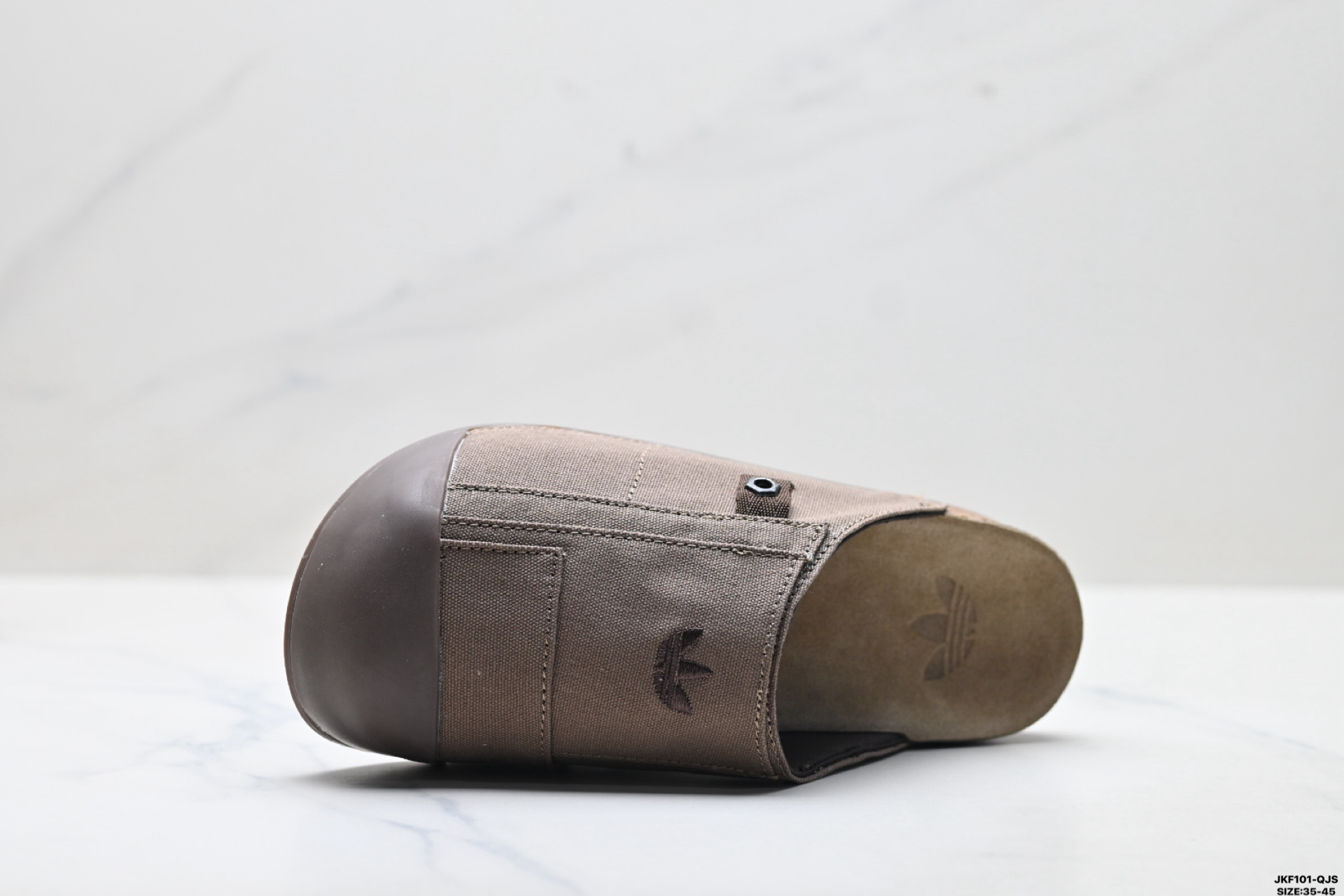 💰185
公司级✅Adidas Originals Adimule 阿迪达斯 百搭舒适 橡胶底 防磨包头拖鞋
采用柔软牛皮绒面 皮毛一体鞋面材质
中底鞋床搭载波状外形缓震软木橡胶
货号:JP9229
尺码:35-45
ID:JKF101-QJS