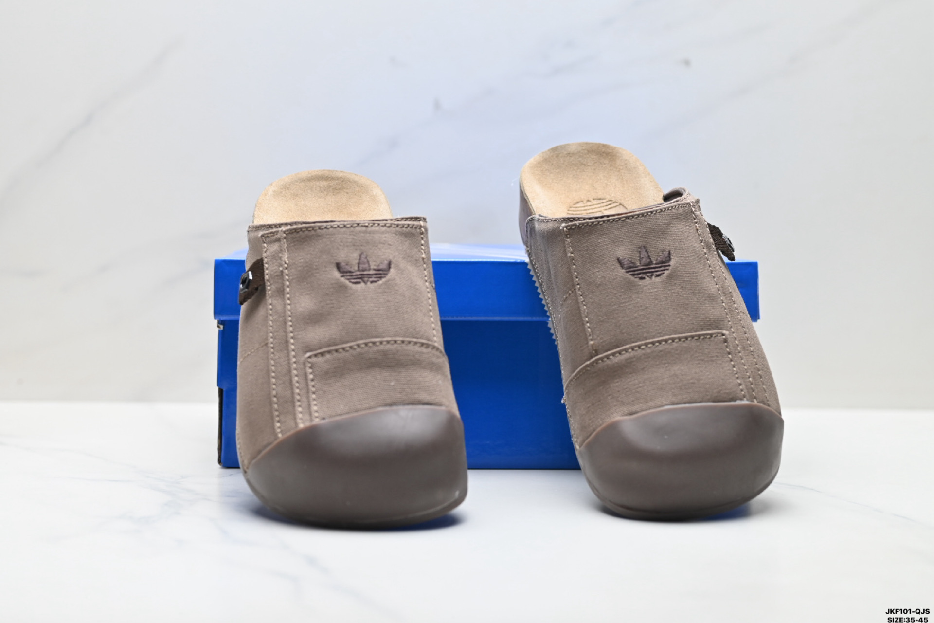 💰185
公司级✅Adidas Originals Adimule 阿迪达斯 百搭舒适 橡胶底 防磨包头拖鞋
采用柔软牛皮绒面 皮毛一体鞋面材质
中底鞋床搭载波状外形缓震软木橡胶
货号:JP9229
尺码:35-45
ID:JKF101-QJS
