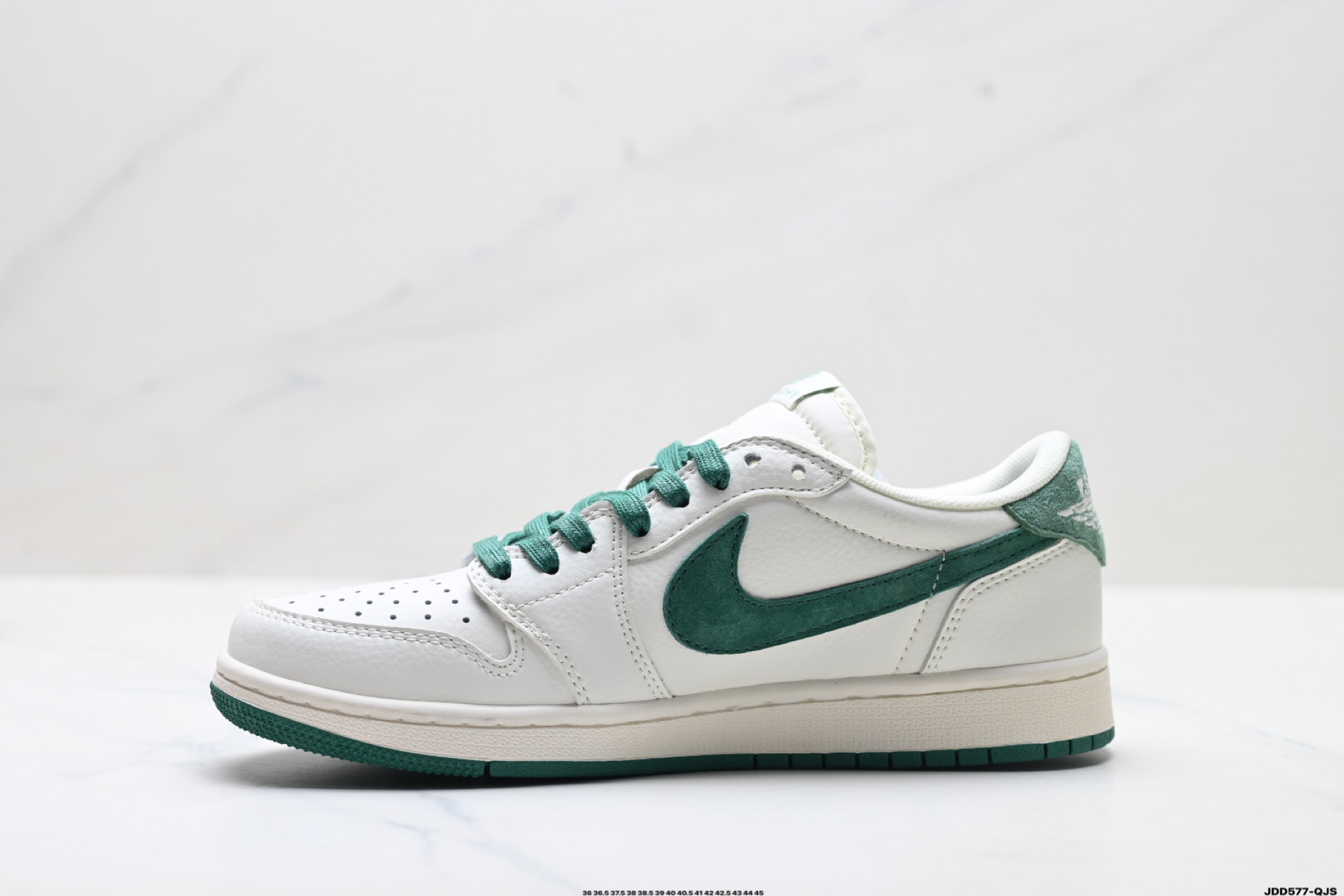 特价‼️💰140
公司级✅Nike Air Jordan 1 x Travis Scott AJ1倒勾 乔一倒钩 &lsquo;DIY&rsquo;定制 耐克 低帮文化篮球鞋 
完美品质出货 细节如图所示  鞋面切割工整  冲孔整齐干净 中底拉帮线 整体清洁度非常好
货号:LX1988-107
尺码:36 36.5 37.5 38 38.5 39 40 40.5 41 42 42.5 43 44 45
ID:JDD577-QJS