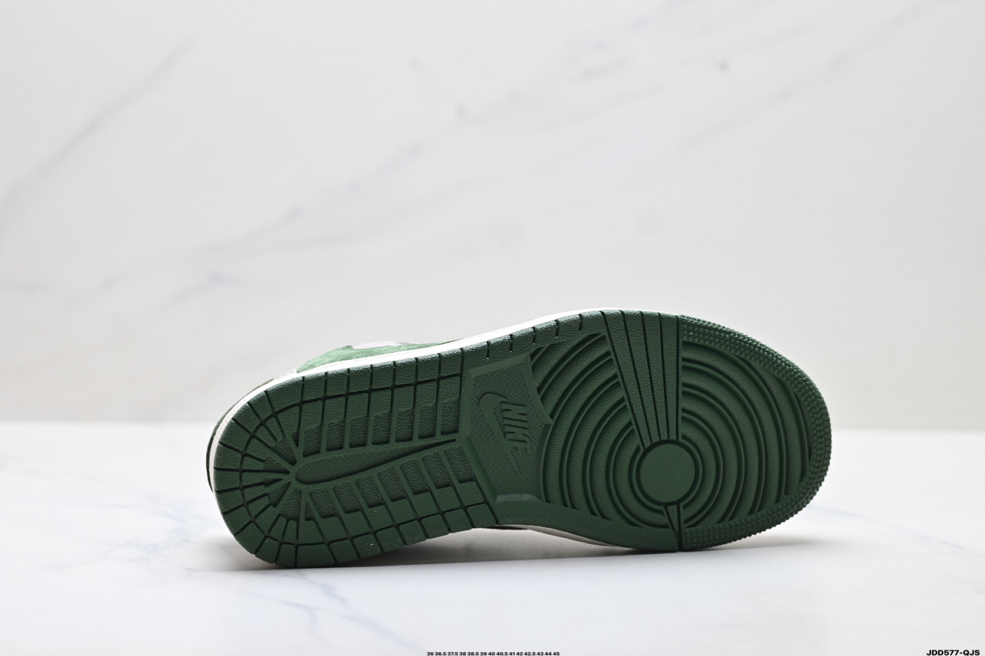 特价‼️💰140
公司级✅Nike Air Jordan 1 x Travis Scott AJ1倒勾 乔一倒钩 &lsquo;DIY&rsquo;定制 耐克 低帮文化篮球鞋 
完美品质出货 细节如图所示  鞋面切割工整  冲孔整齐干净 中底拉帮线 整体清洁度非常好
货号:LX1988-107
尺码:36 36.5 37.5 38 38.5 39 40 40.5 41 42 42.5 43 44 45
ID:JDD577-QJS