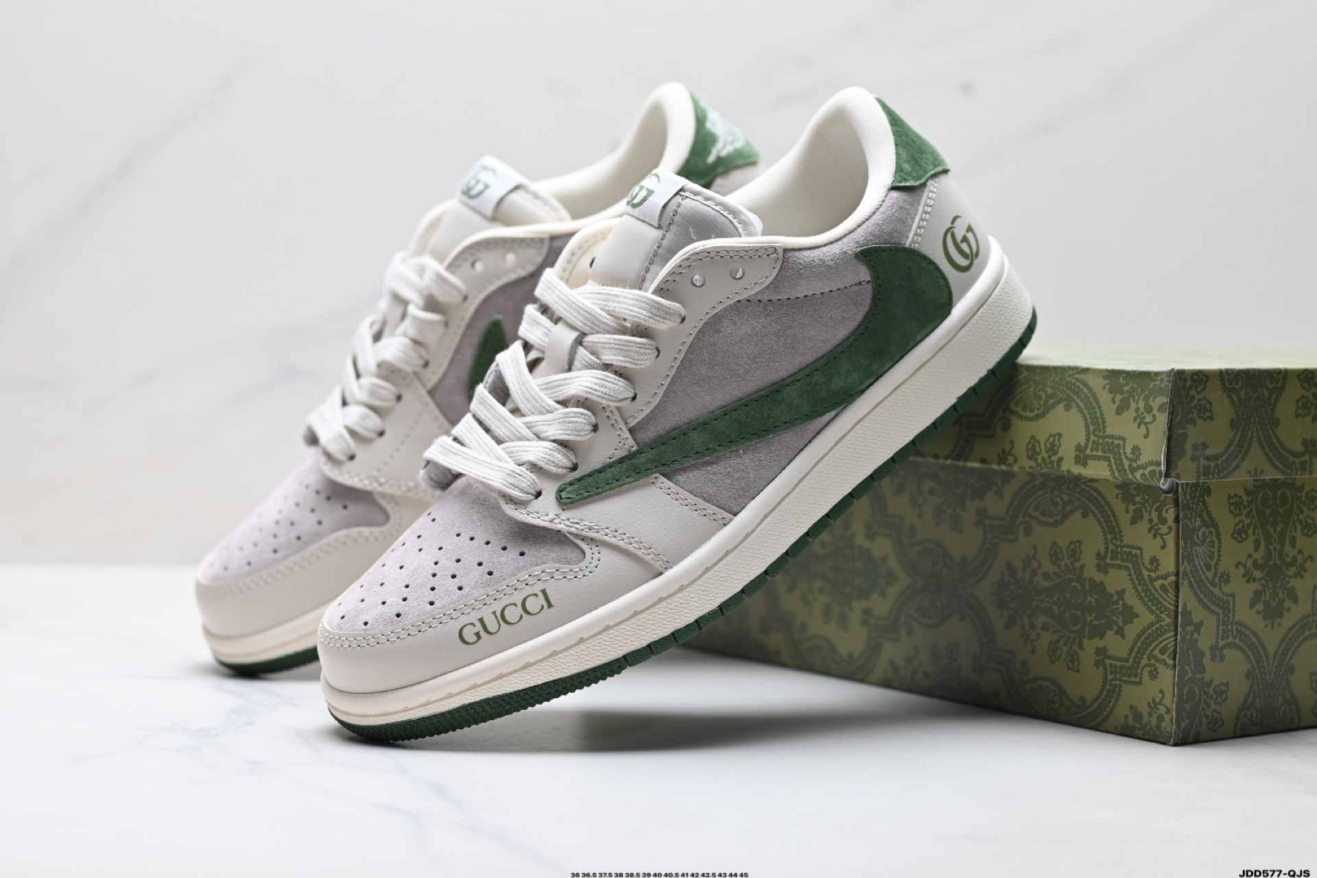 特价‼️💰140
公司级✅Nike Air Jordan 1 x Travis Scott AJ1倒勾 乔一倒钩 &lsquo;DIY&rsquo;定制 耐克 低帮文化篮球鞋 
完美品质出货 细节如图所示  鞋面切割工整  冲孔整齐干净 中底拉帮线 整体清洁度非常好
货号:LX1988-107
尺码:36 36.5 37.5 38 38.5 39 40 40.5 41 42 42.5 43 44 45
ID:JDD577-QJS