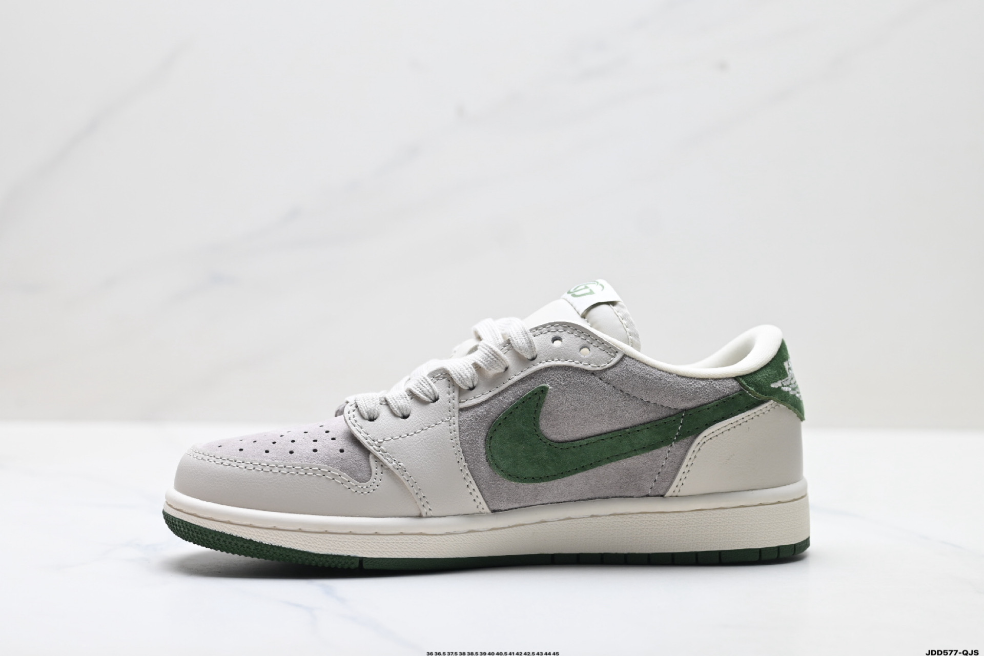 特价‼️💰140
公司级✅Nike Air Jordan 1 x Travis Scott AJ1倒勾 乔一倒钩 &lsquo;DIY&rsquo;定制 耐克 低帮文化篮球鞋 
完美品质出货 细节如图所示  鞋面切割工整  冲孔整齐干净 中底拉帮线 整体清洁度非常好
货号:LX1988-107
尺码:36 36.5 37.5 38 38.5 39 40 40.5 41 42 42.5 43 44 45
ID:JDD577-QJS