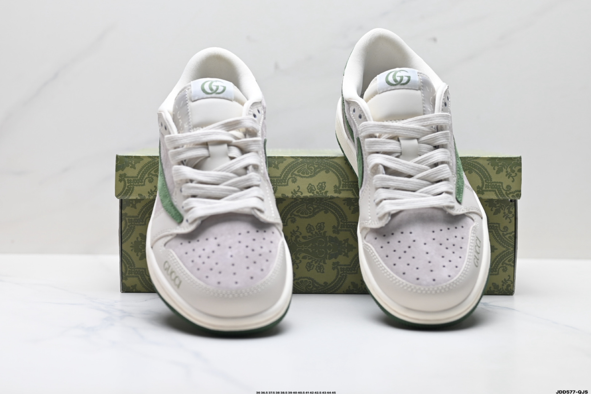 特价‼️💰140
公司级✅Nike Air Jordan 1 x Travis Scott AJ1倒勾 乔一倒钩 &lsquo;DIY&rsquo;定制 耐克 低帮文化篮球鞋 
完美品质出货 细节如图所示  鞋面切割工整  冲孔整齐干净 中底拉帮线 整体清洁度非常好
货号:LX1988-107
尺码:36 36.5 37.5 38 38.5 39 40 40.5 41 42 42.5 43 44 45
ID:JDD577-QJS