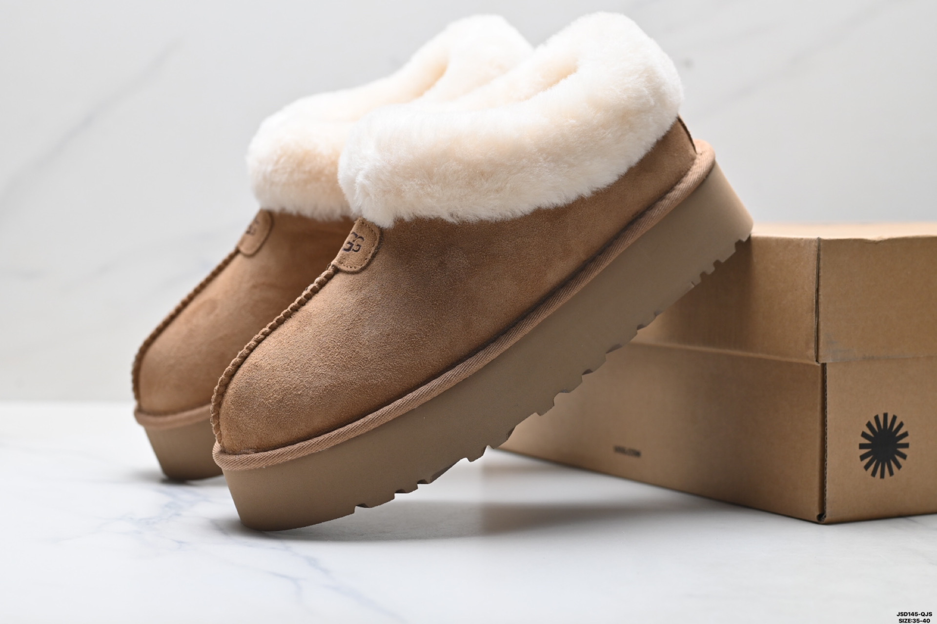 220 UGG DAKOTA 舒适柔软时尚 耐磨增高保暖 一脚蹬保暖雪地靴 1134810-Chinese UA Cheap High Quatity Brand Clothes Bags handbags Sneakers wholesale wholesaler seller from China Factory suppliers Fashion Clothing Shoes best Quality Beautiful Price 220 UGG DAKOTA 舒适柔软时尚 耐磨增高保暖 一脚蹬保暖雪地靴 1134810