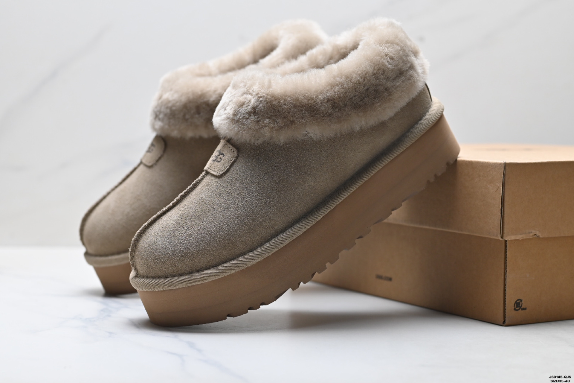 220 UGG DAKOTA 舒适柔软时尚 耐磨增高保暖 一脚蹬保暖雪地靴 1134810-Chinese UA Cheap High Quatity Brand Clothes Bags handbags Sneakers wholesale wholesaler seller from China Factory suppliers Fashion Clothing Shoes best Quality Beautiful Price 220 UGG DAKOTA 舒适柔软时尚 耐磨增高保暖 一脚蹬保暖雪地靴 1134810