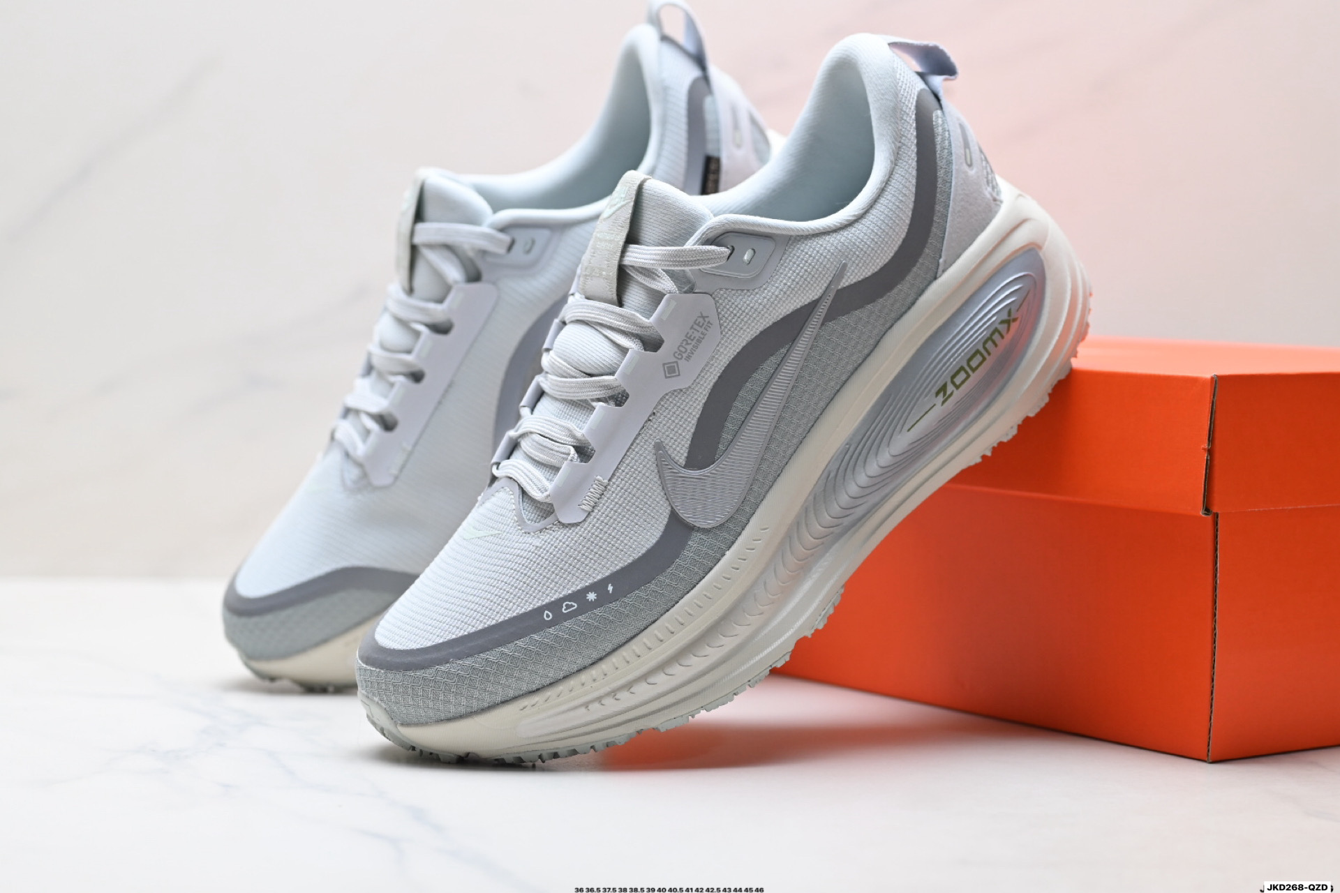 Nike VOMERO 18 GTX 耐克 舒适减震防滑 低帮跑步鞋 全掌ReactX泡绵中底 HQ7001-100