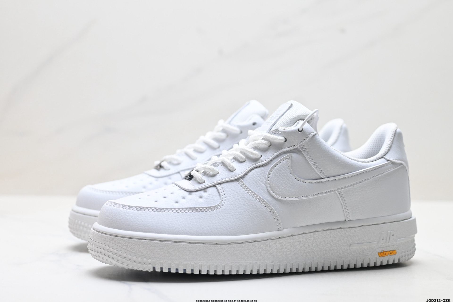 NIKE AIR FORCE 1‘07 HV5953-100