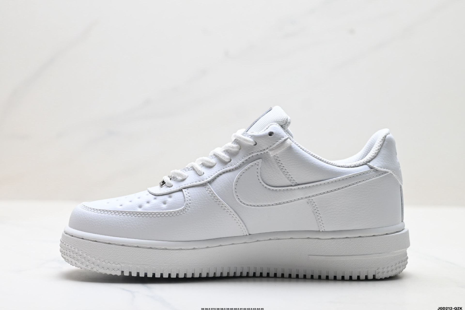 NIKE AIR FORCE 1‘07 HV5953-100