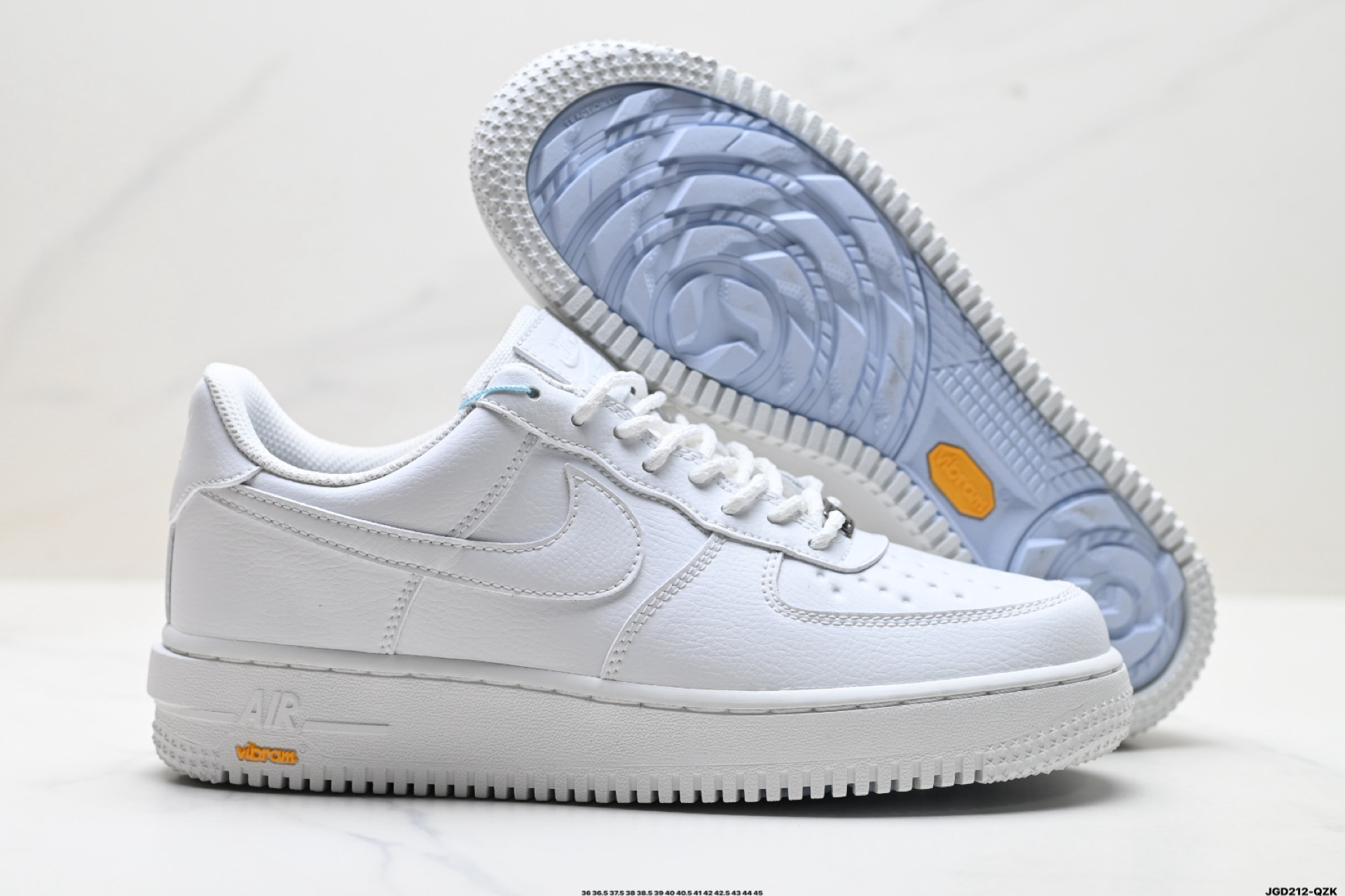 NIKE AIR FORCE 1‘07 HV5953-100