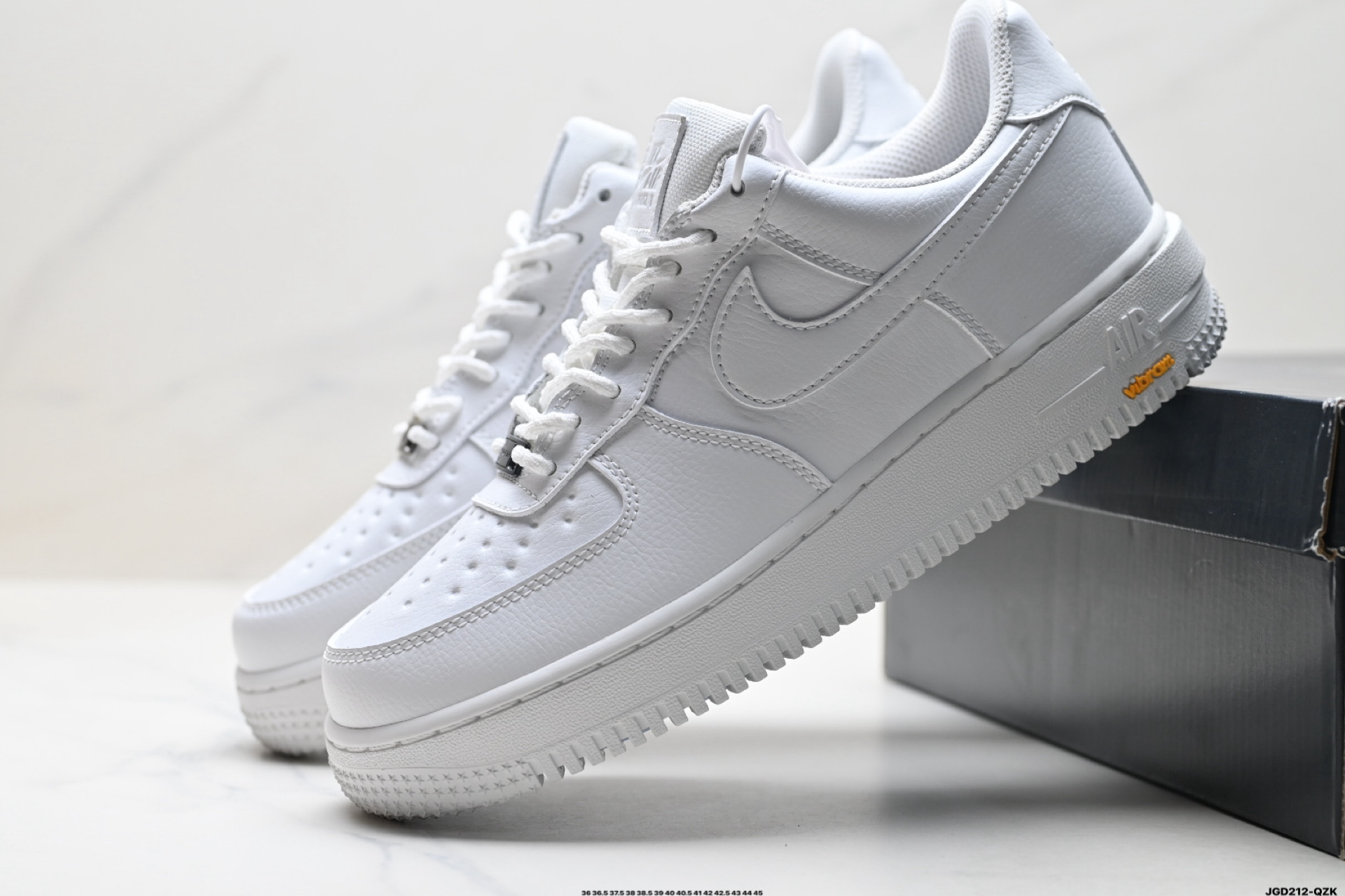 NIKE AIR FORCE 1‘07 HV5953-100